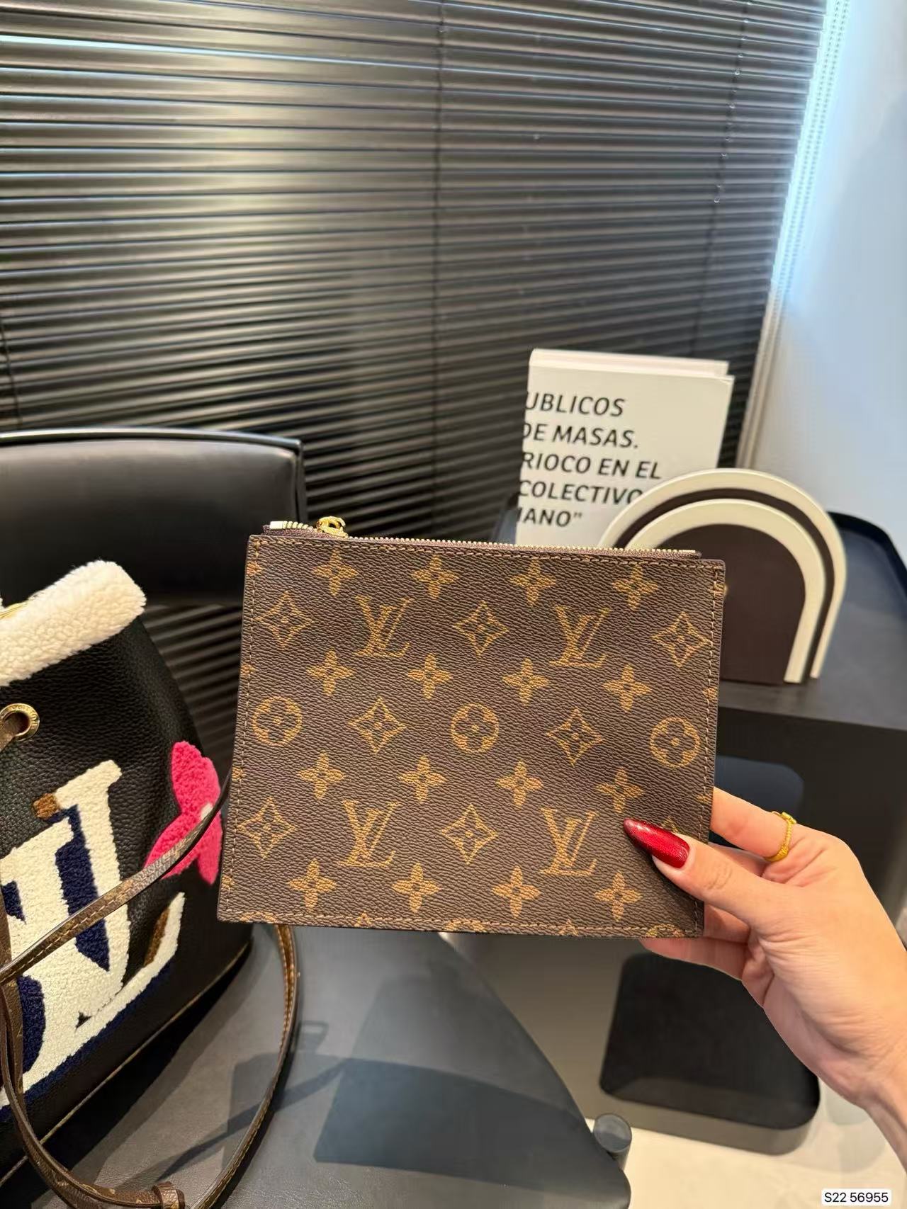 LV 四つ葉のクローバー ウール バケットバッグ【50％割引+送料無料】