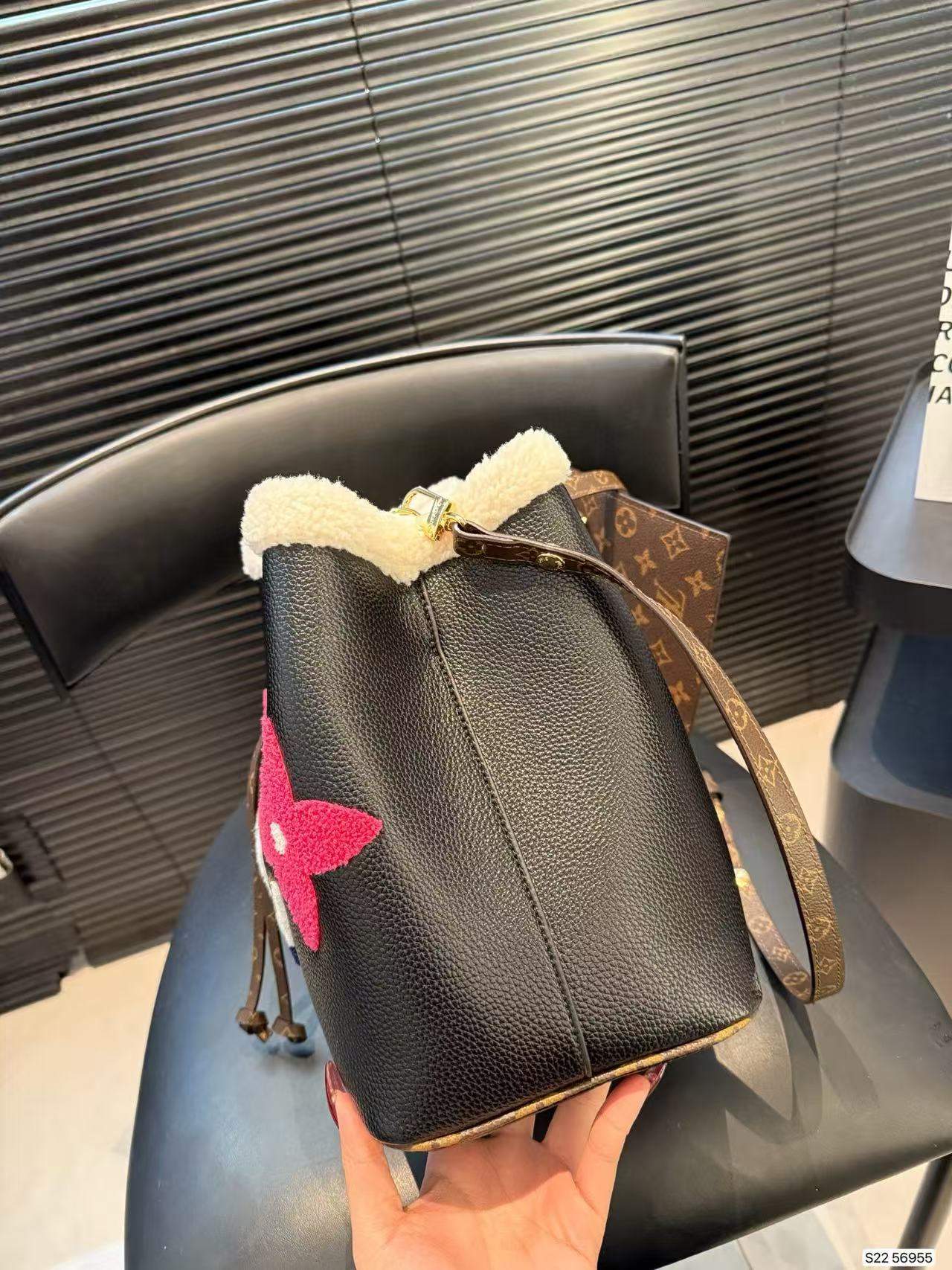 LV 四つ葉のクローバー ウール バケットバッグ【50％割引+送料無料】