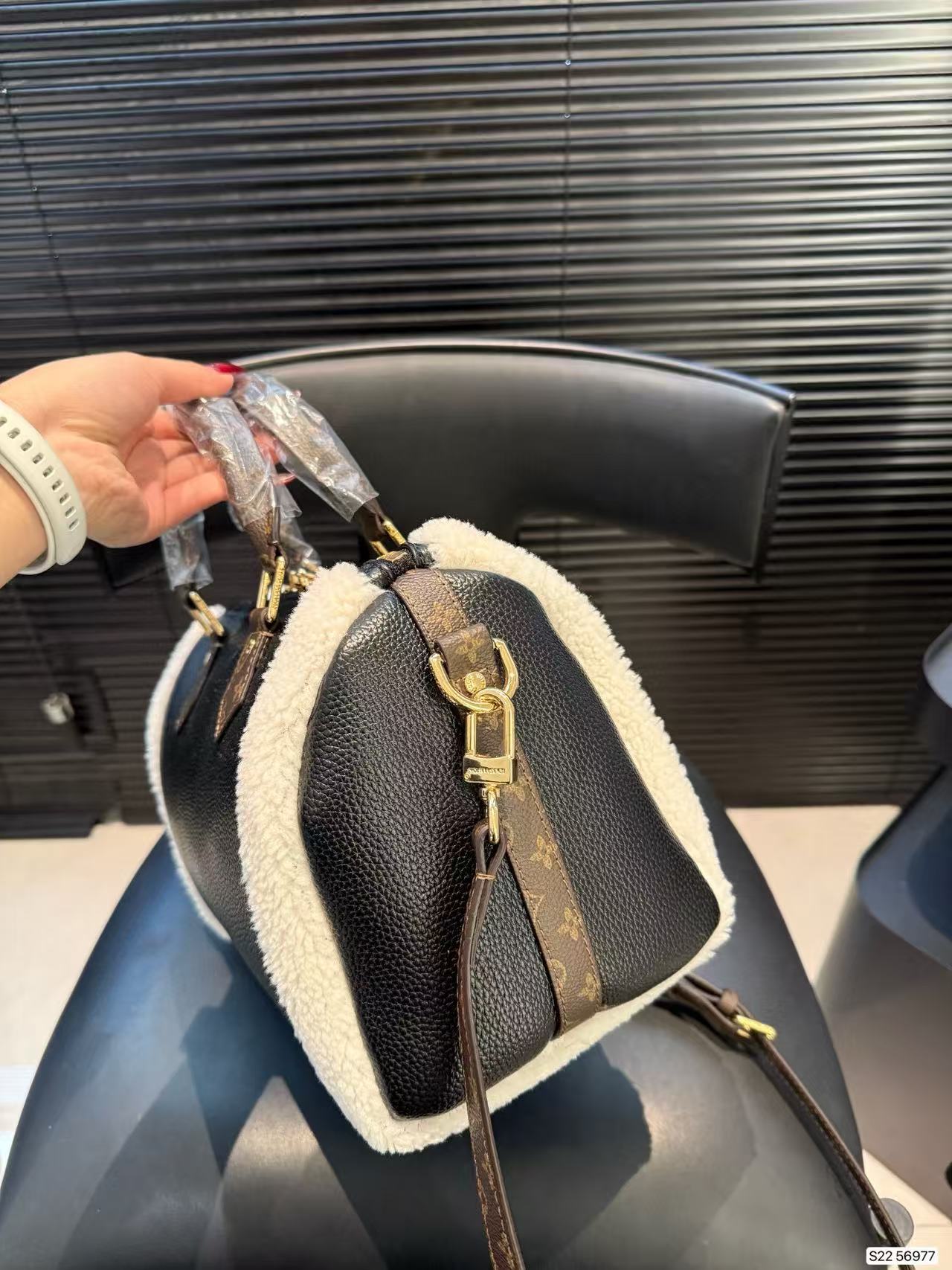 LVウールピローハンドバッグ【50％割引+送料無料】