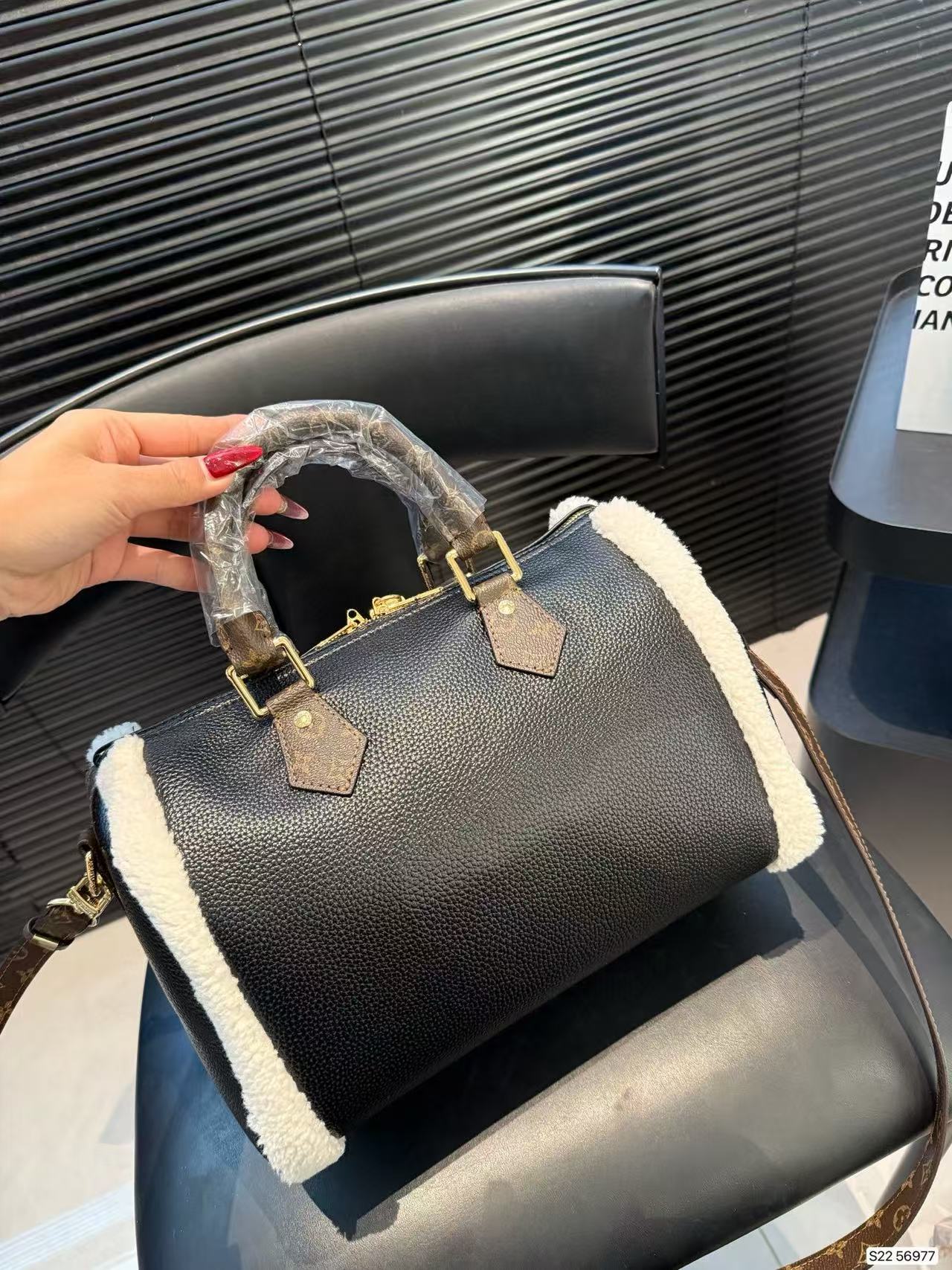 LVウールピローハンドバッグ【50％割引+送料無料】