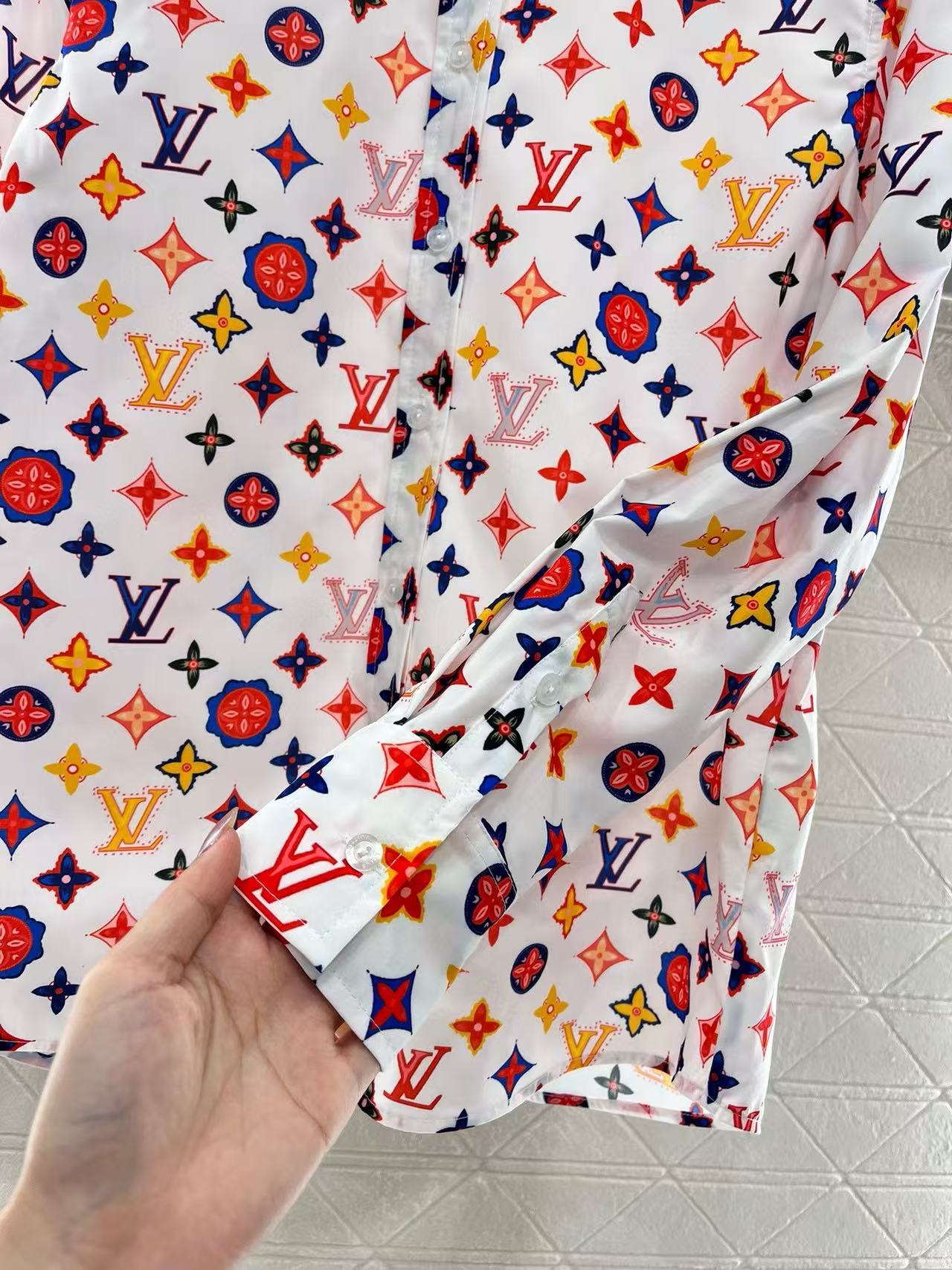 LVプリントルーズシャツ【50％割引+送料無料】