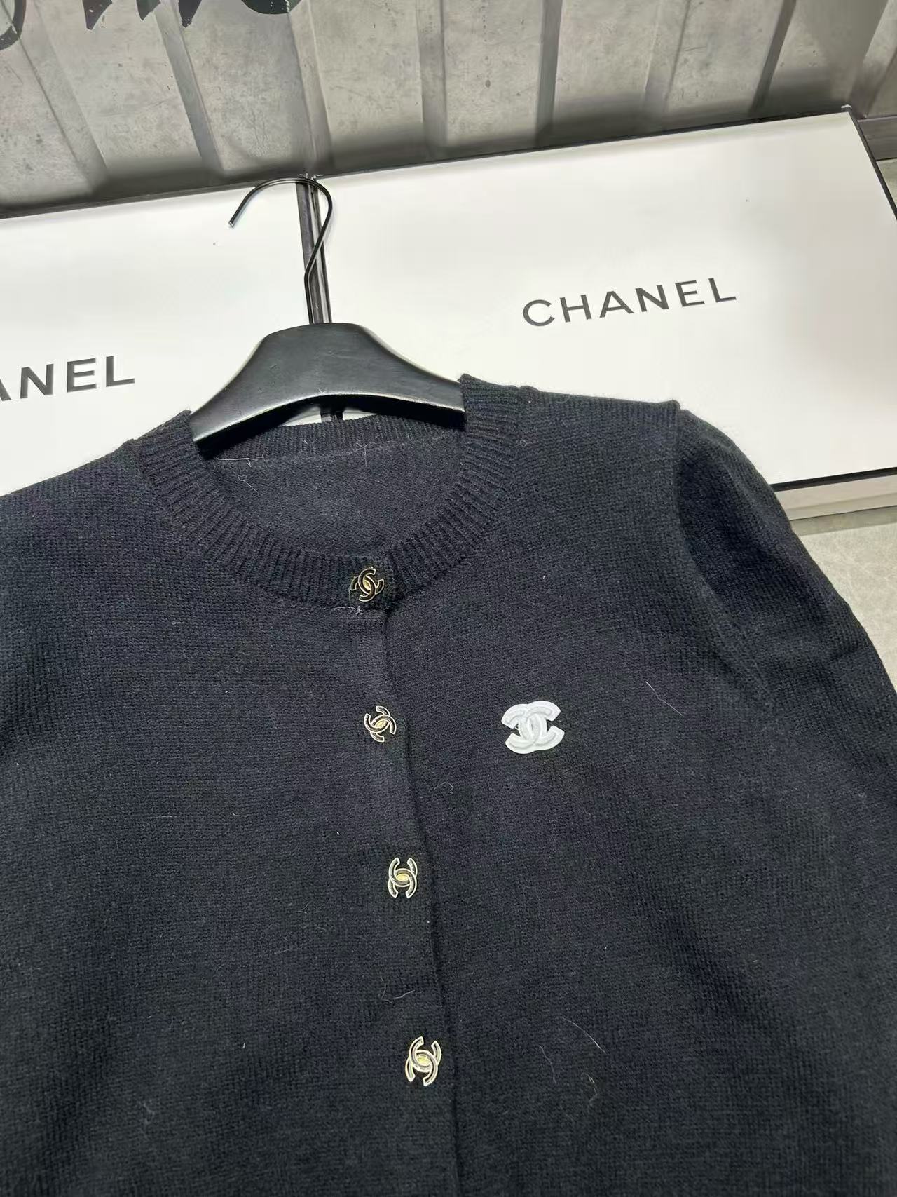 CHANE1 ダブルCボタンウールカーディガン【50％割引+送料無料】