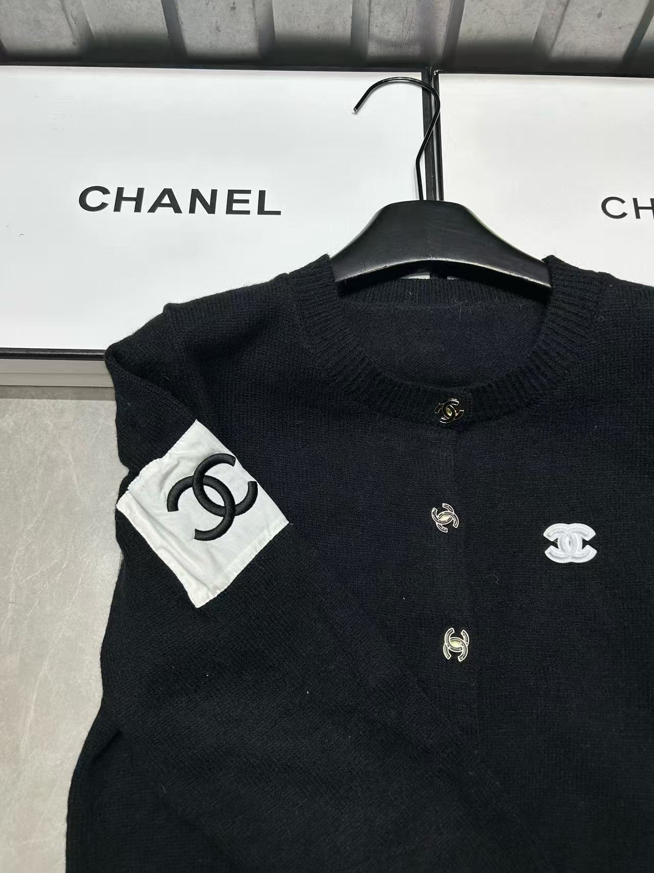 CHANE1 ダブルCボタンウールカーディガン【50％割引+送料無料】