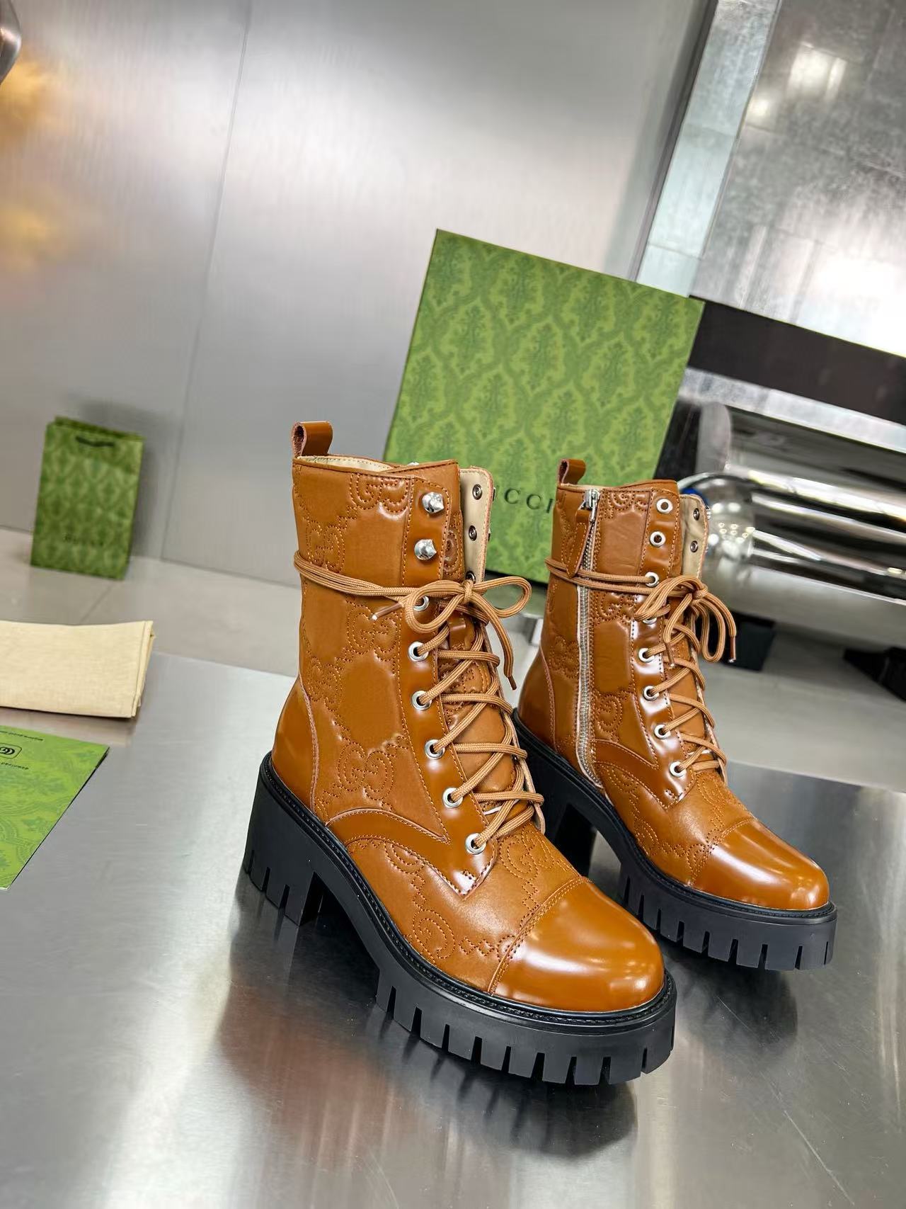 GUCC1 高品質ジャカードパテントレザーアンクルブーツ【50％割引+送料無料】