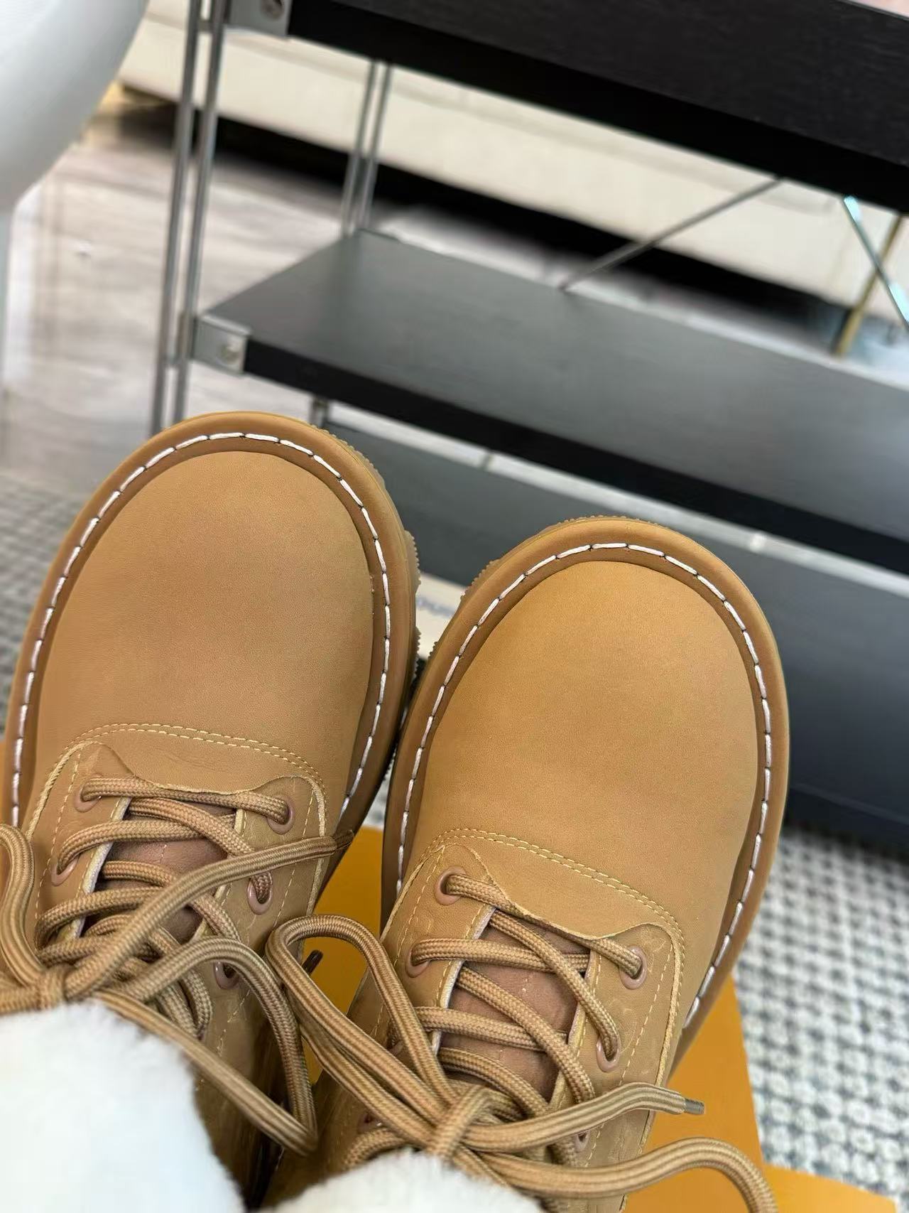 LVの高品質ウールレースアップスノーブーツ【50％割引+送料無料】