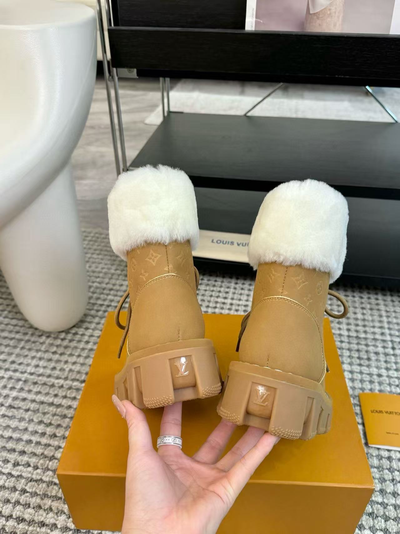 LVの高品質ウールレースアップスノーブーツ【50％割引+送料無料】