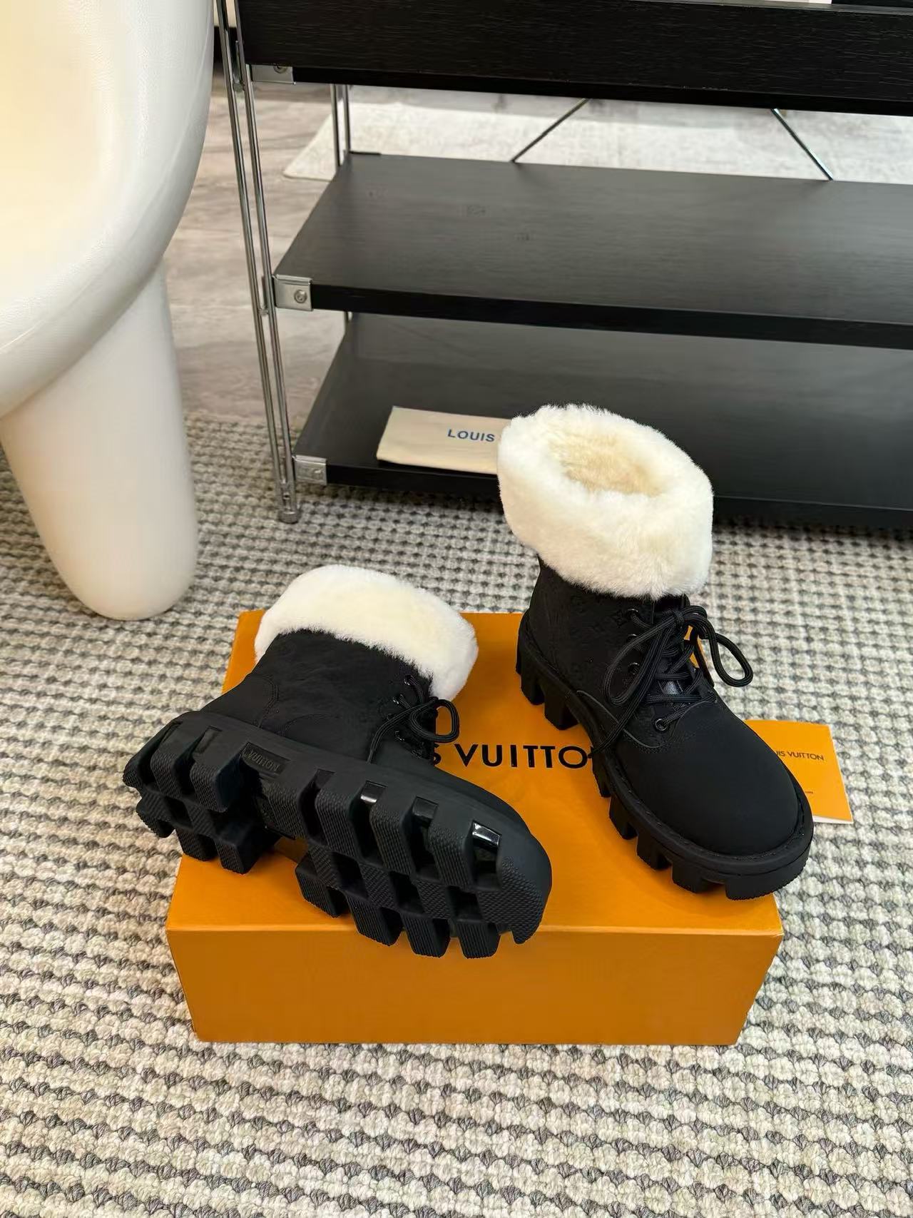 LVの高品質ウールレースアップスノーブーツ【50％割引+送料無料】