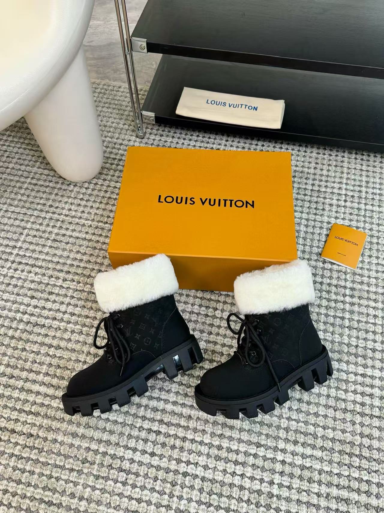 LVの高品質ウールレースアップスノーブーツ【50％割引+送料無料】