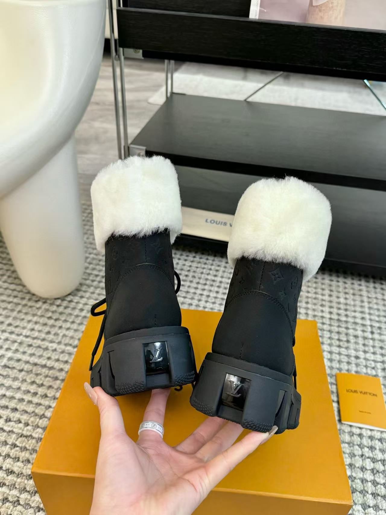 LVの高品質ウールレースアップスノーブーツ【50％割引+送料無料】