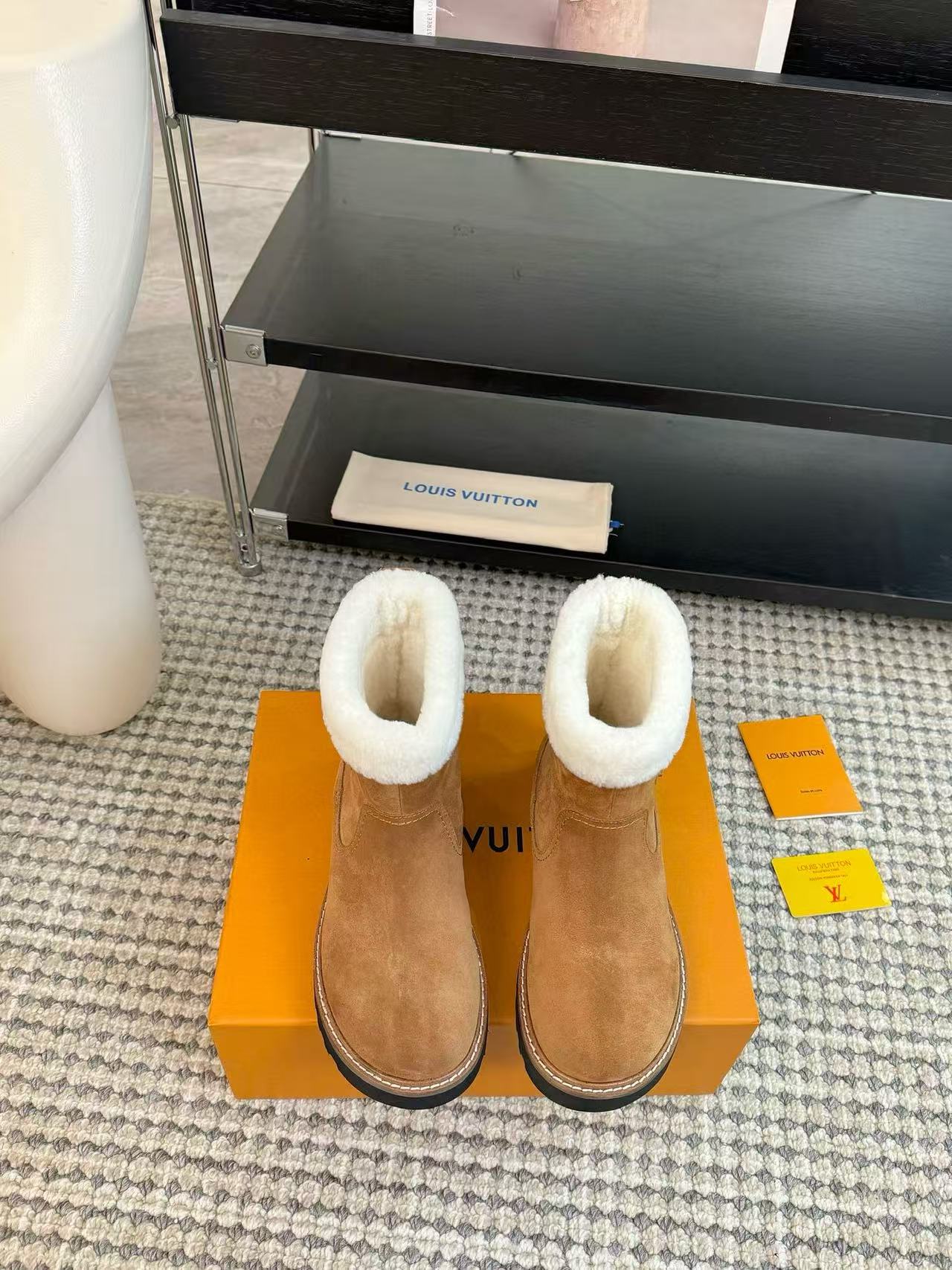 LVの高品質ミニマリストロゴスノーブーツ【50％割引+送料無料】