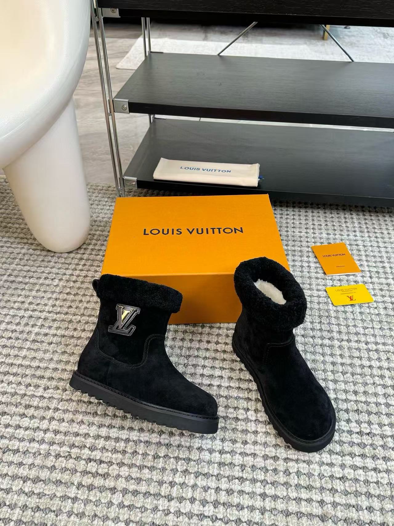 LVの高品質ミニマリストロゴスノーブーツ【50％割引+送料無料】