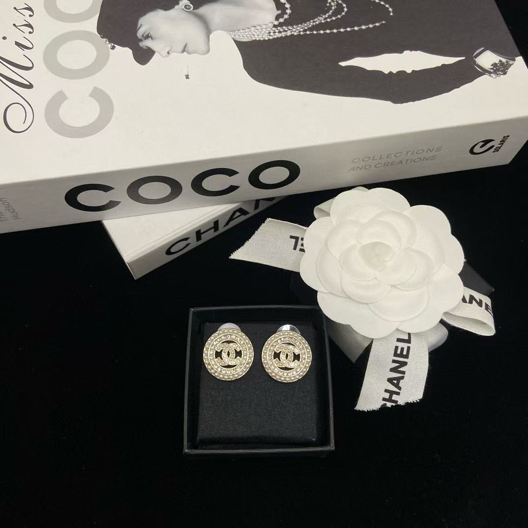 CHANE1 ダブルC ダイヤモンドパール スタッドピアス【50％割引+送料無料】