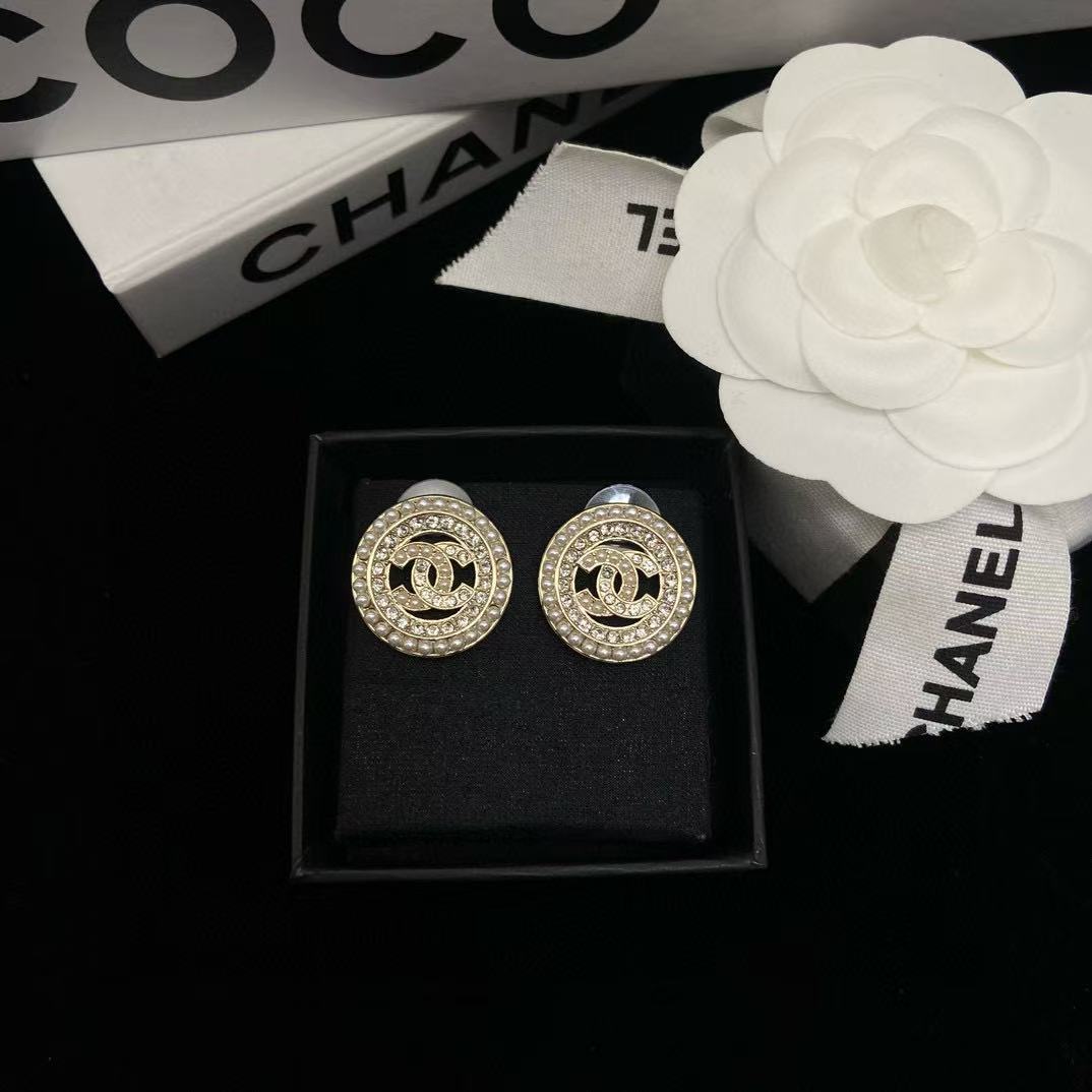 CHANE1 ダブルC ダイヤモンドパール スタッドピアス【50％割引+送料無料】