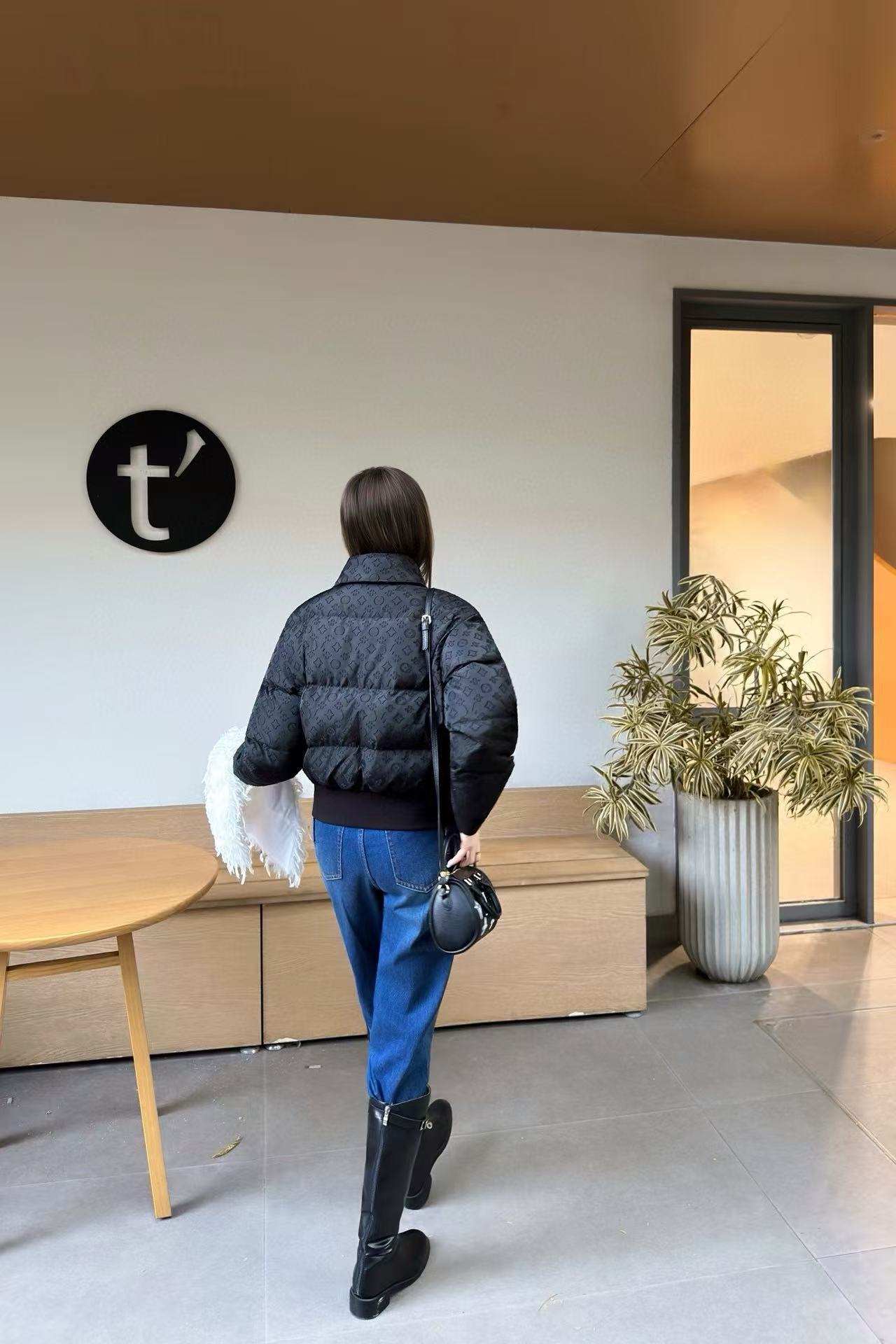 LVエンボス加工ショートダウンジャケット【50％割引+送料無料】