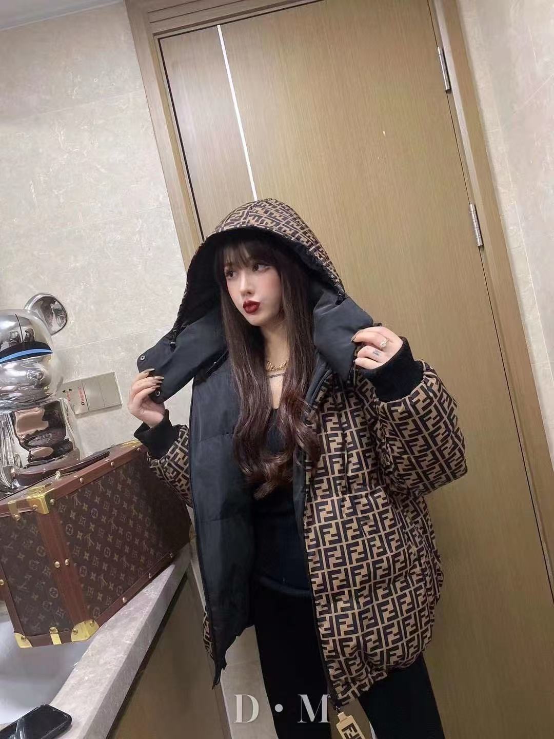 FEND1FF フード付きリバーシブルダウンジャケット【50％割引+送料無料】