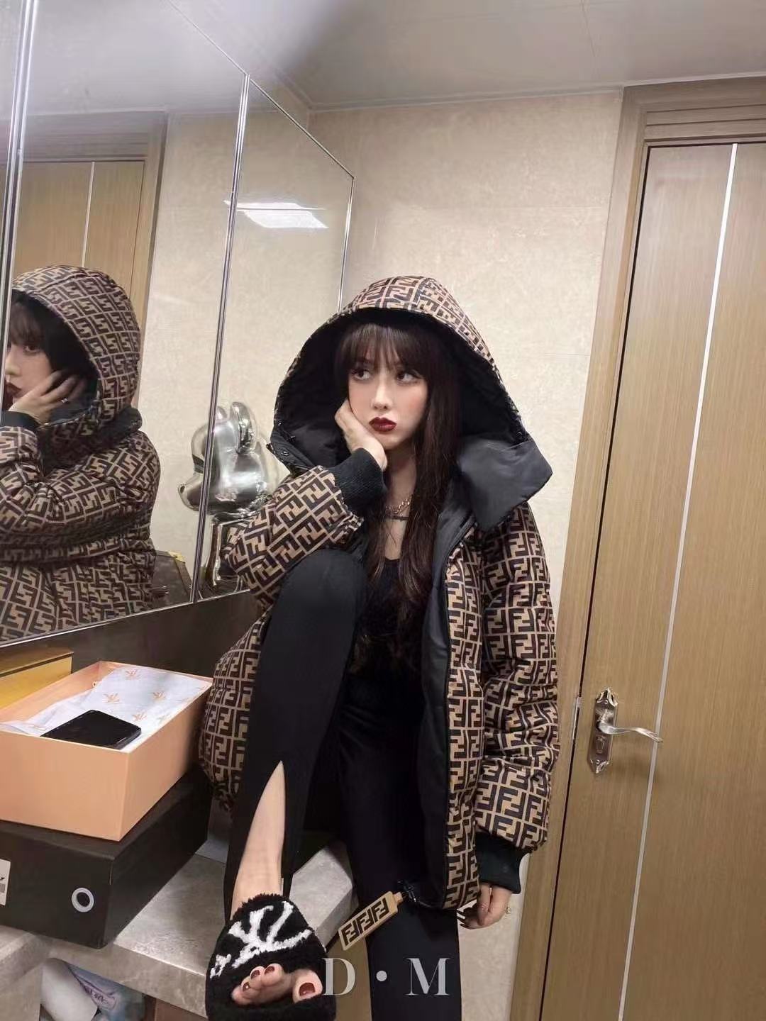 FEND1FF フード付きリバーシブルダウンジャケット【50％割引+送料無料】