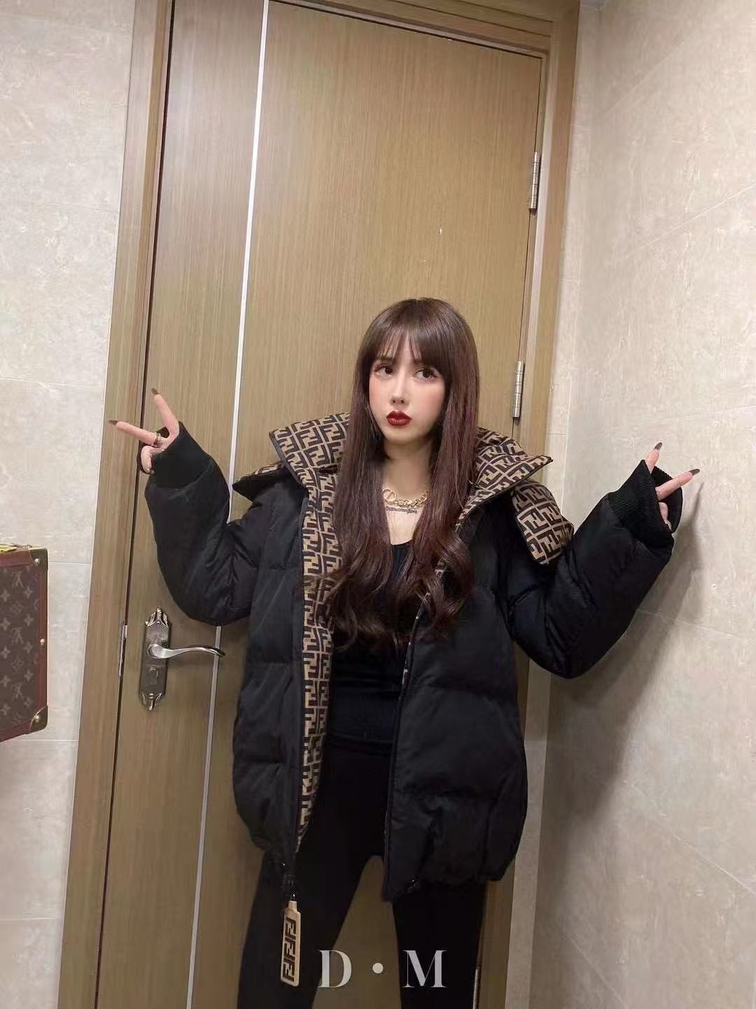 FEND1FF フード付きリバーシブルダウンジャケット【50％割引+送料無料】