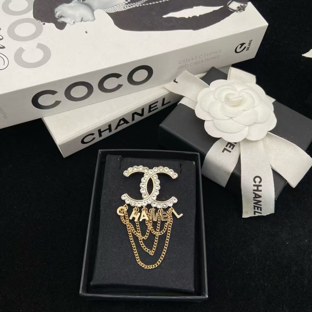 CHANE1 タッセルラインストーンブローチ【50％割引+送料無料】