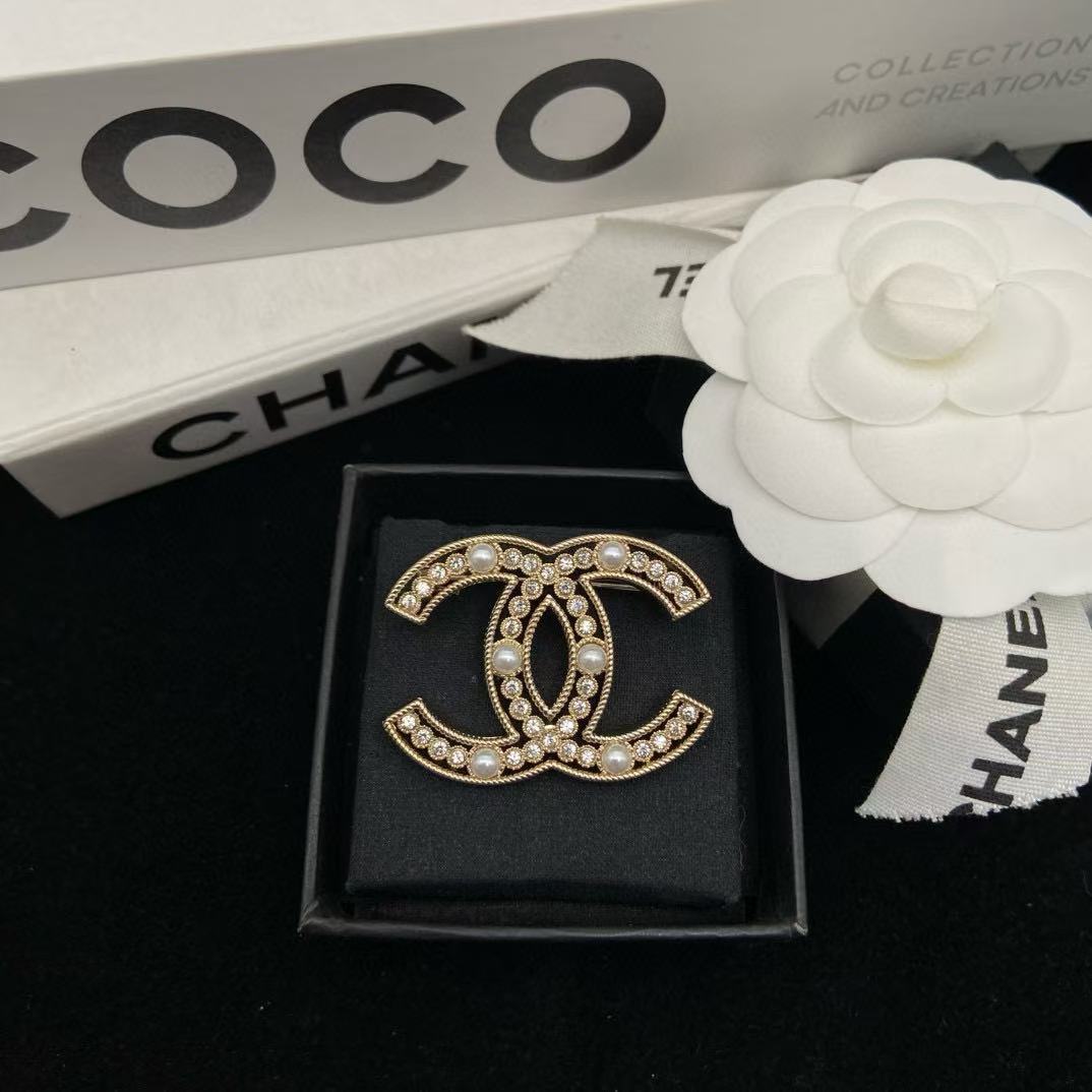 CHANE1 ダブルC ダイヤモンド＆パールブローチ【50％割引+送料無料】