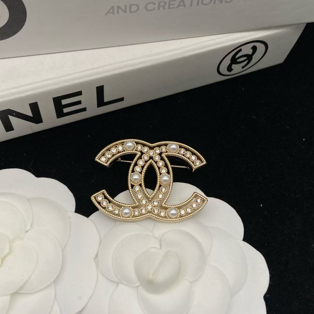 CHANE1 ダブルC ダイヤモンド＆パールブローチ【50％割引+送料無料】