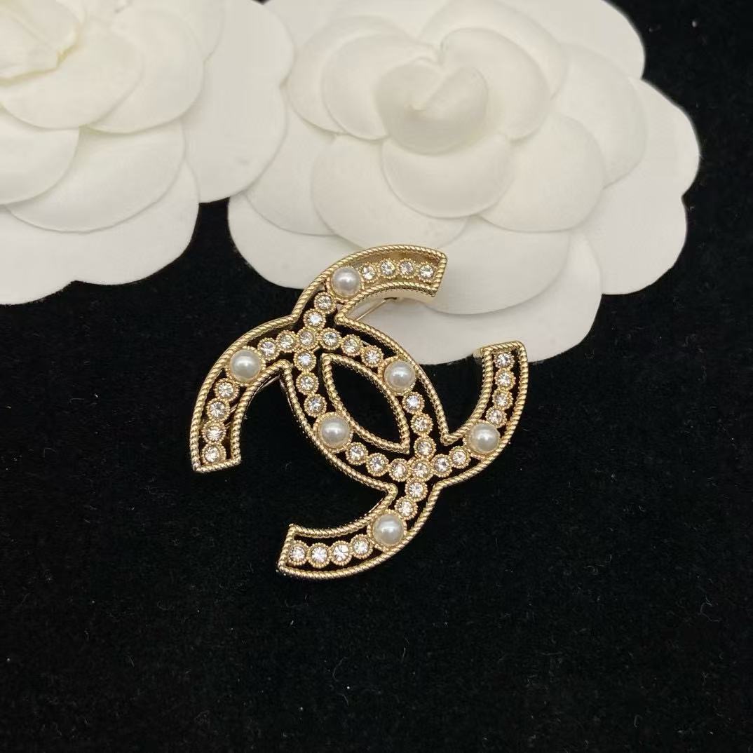 CHANE1 ダブルC ダイヤモンド＆パールブローチ【50％割引+送料無料】