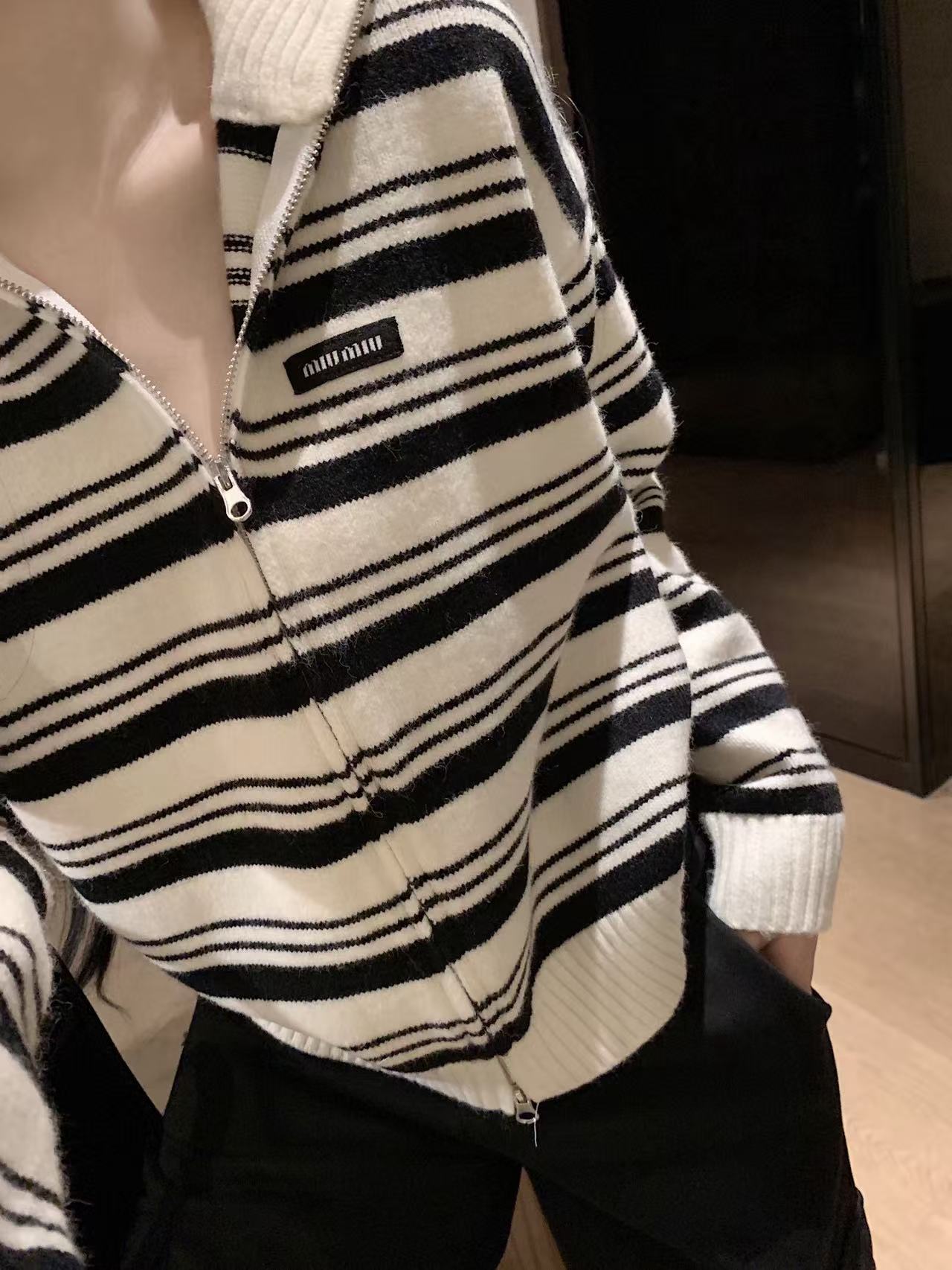 M1UM1U シンプルストライプニットカーディガン【50％割引+送料無料】