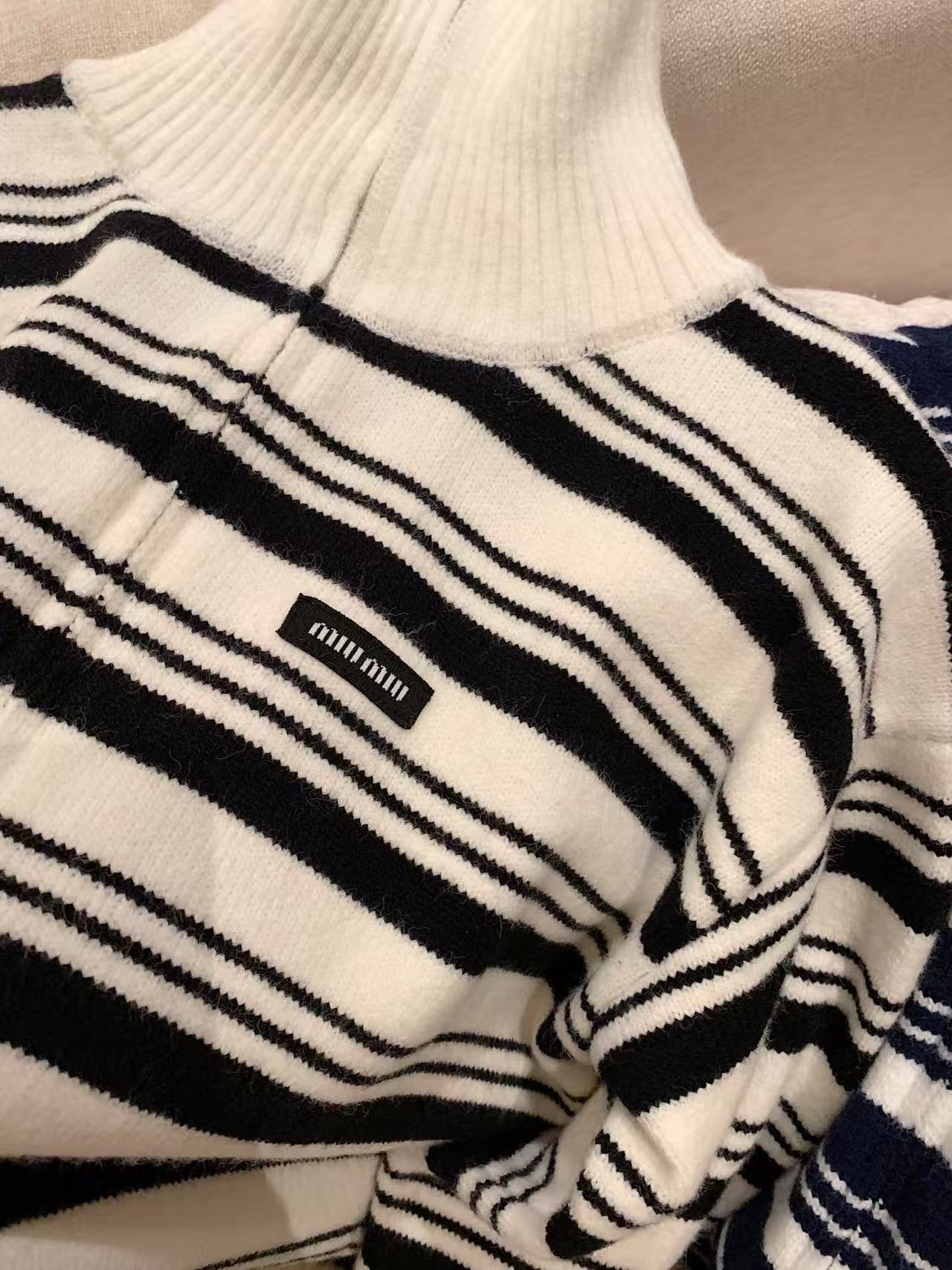 M1UM1U シンプルストライプニットカーディガン【50％割引+送料無料】