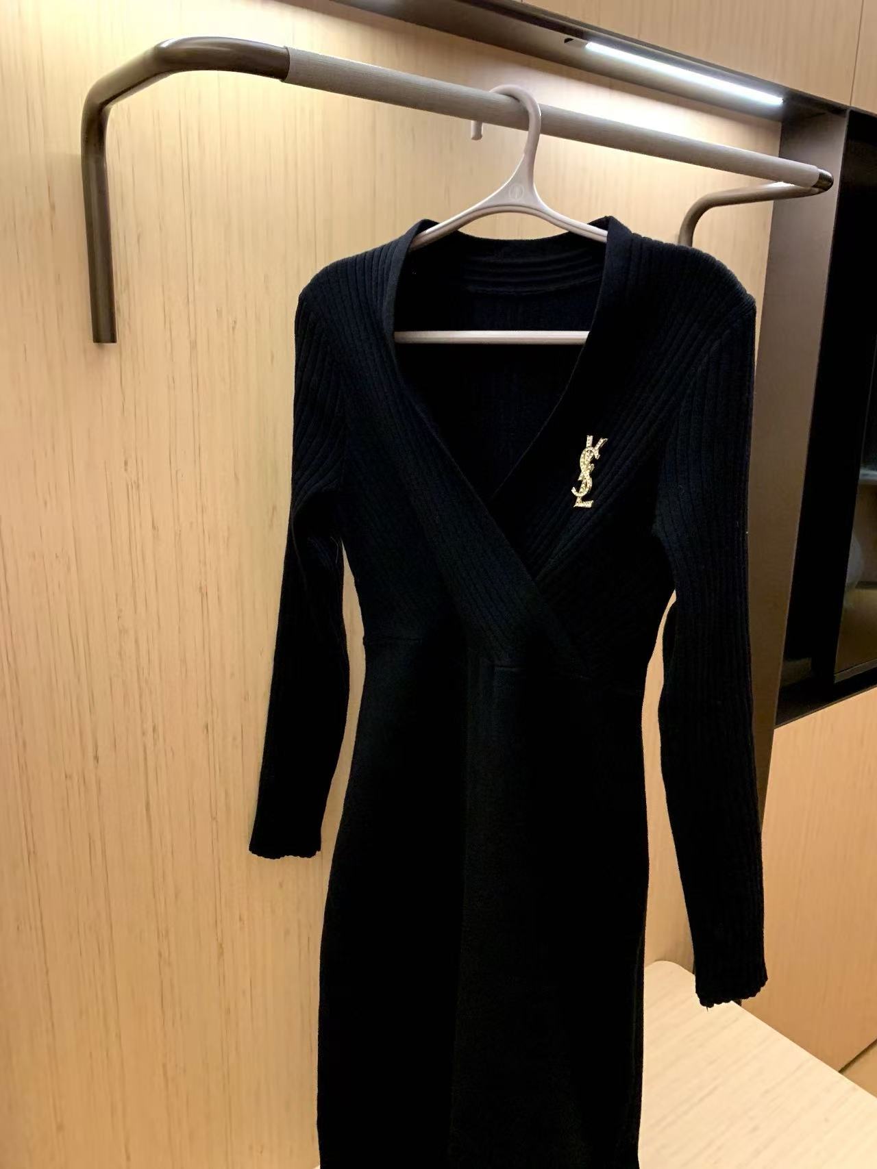 YSL ブローチ Vネック ニットドレス【50％割引+送料無料】