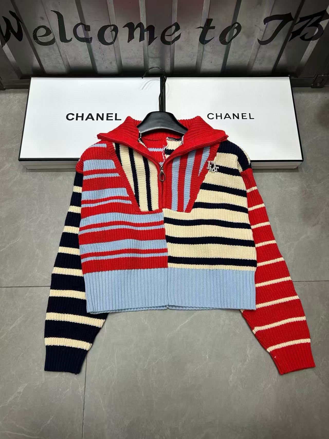 DIORのストライプ柄カラフルフード付きウールセーター【50％割引+送料無料】