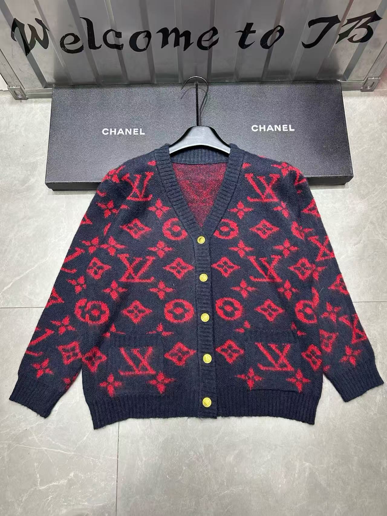 LVメタルボタンVネックプリントウールカーディガン【50％割引+送料無料】