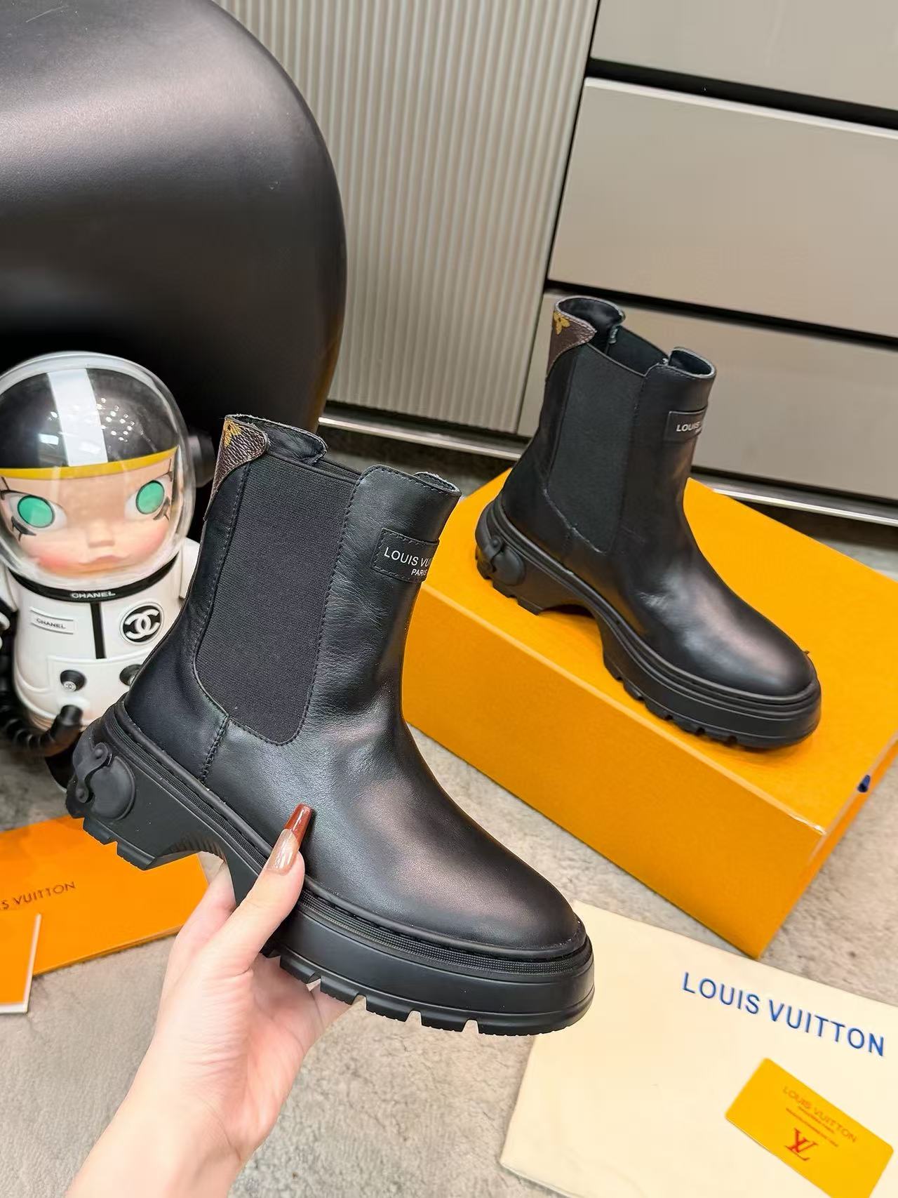 LVの高品質ミニマリスト牛革アンクルブーツ【50％割引+送料無料】