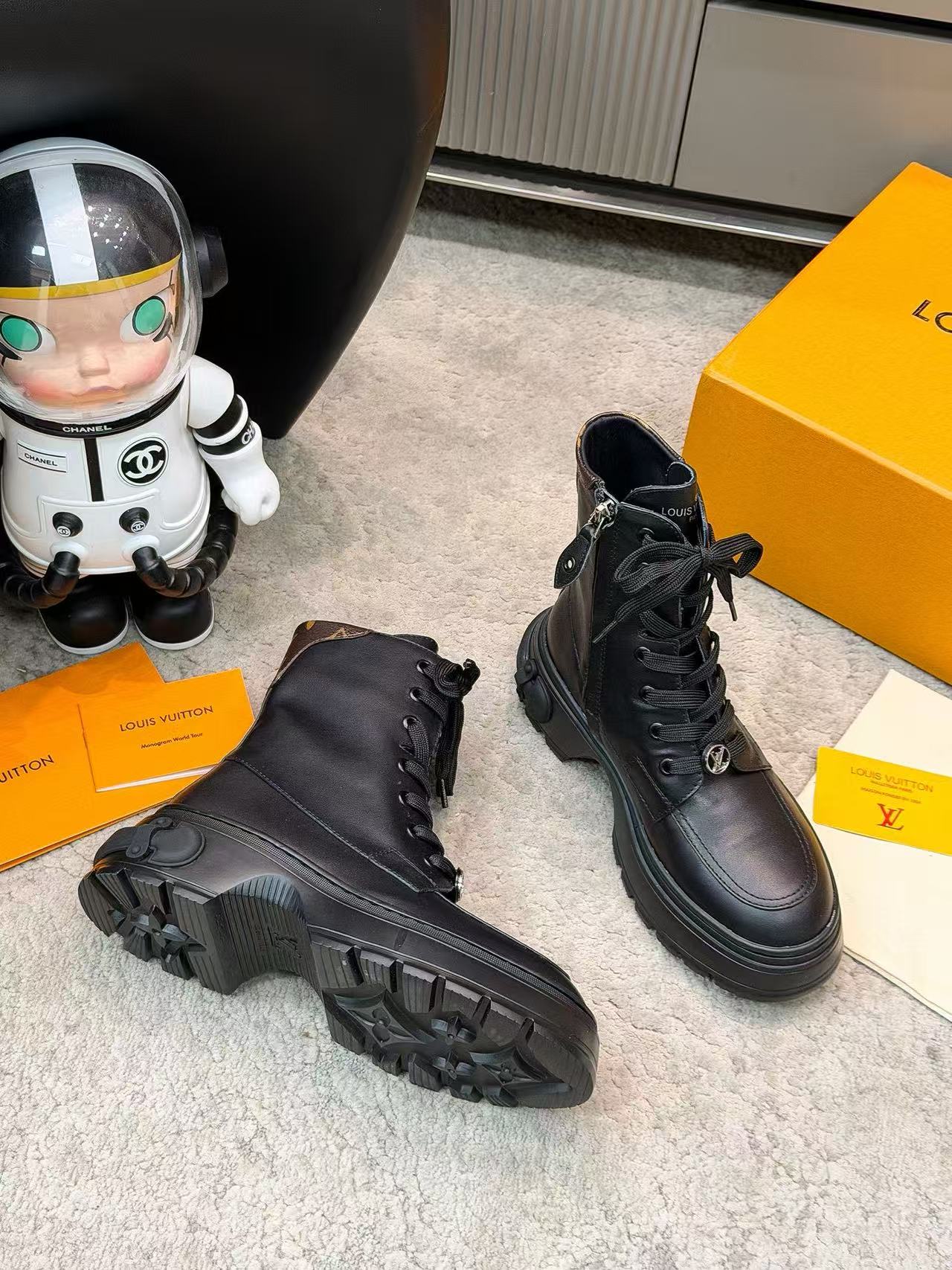 LVの高品質レースアップレザーアンクルブーツ【50％割引+送料無料】