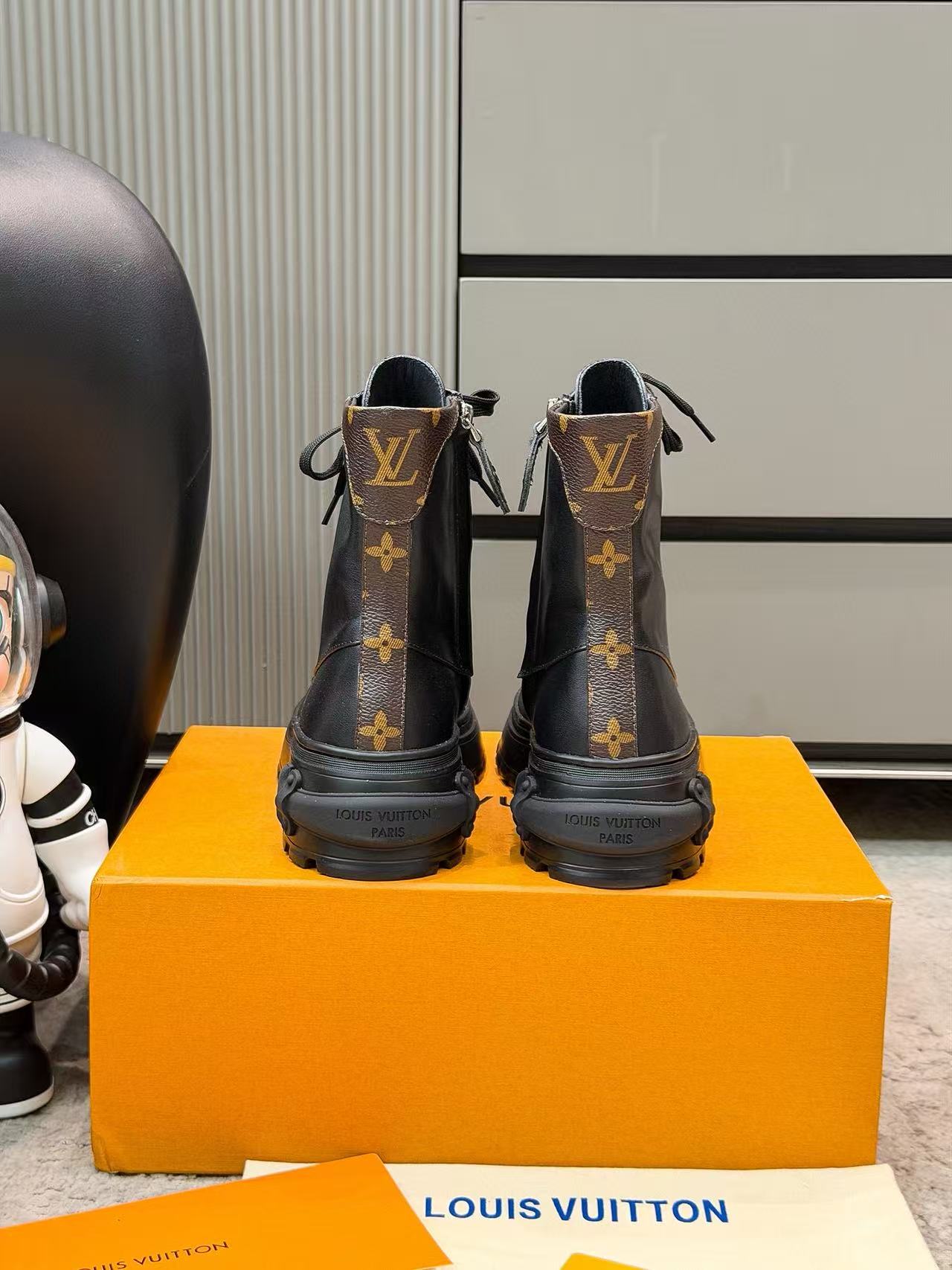 LVの高品質レースアップレザーアンクルブーツ【50％割引+送料無料】