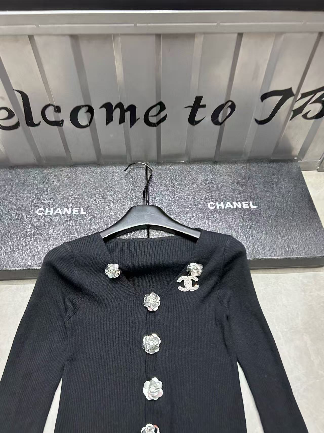 CHANE 1Vネックウールカーディガン【50％割引+送料無料】