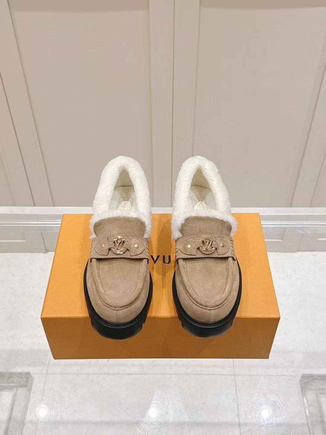 LVの高品質スエードウールプラットフォームシューズ【50％割引+送料無料】