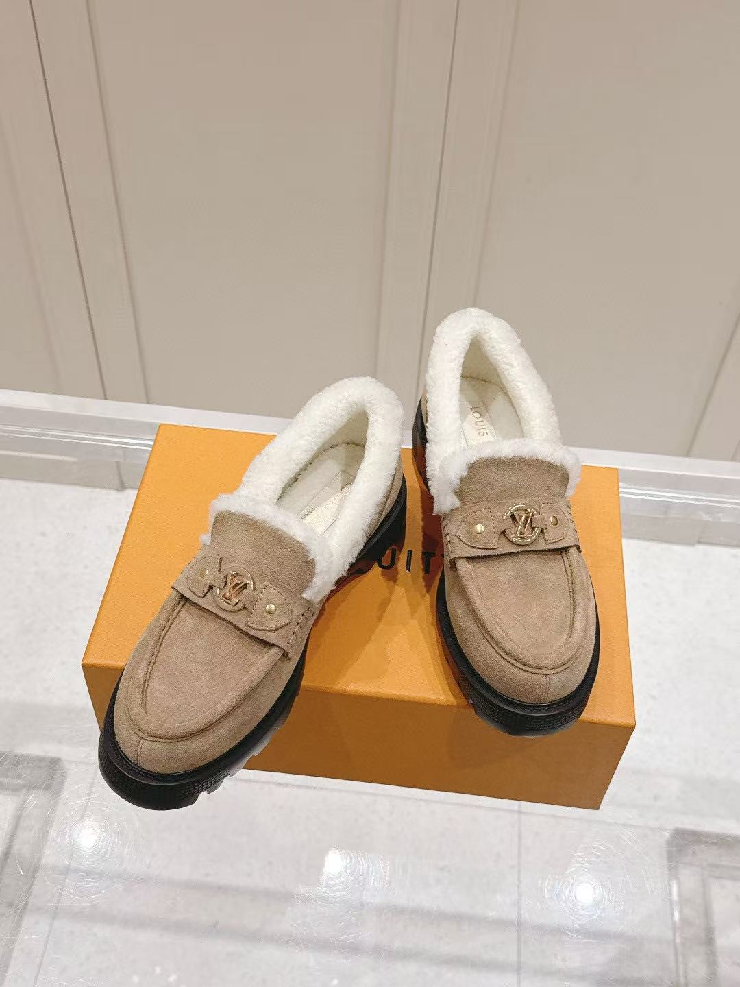 LVの高品質スエードウールプラットフォームシューズ【50％割引+送料無料】