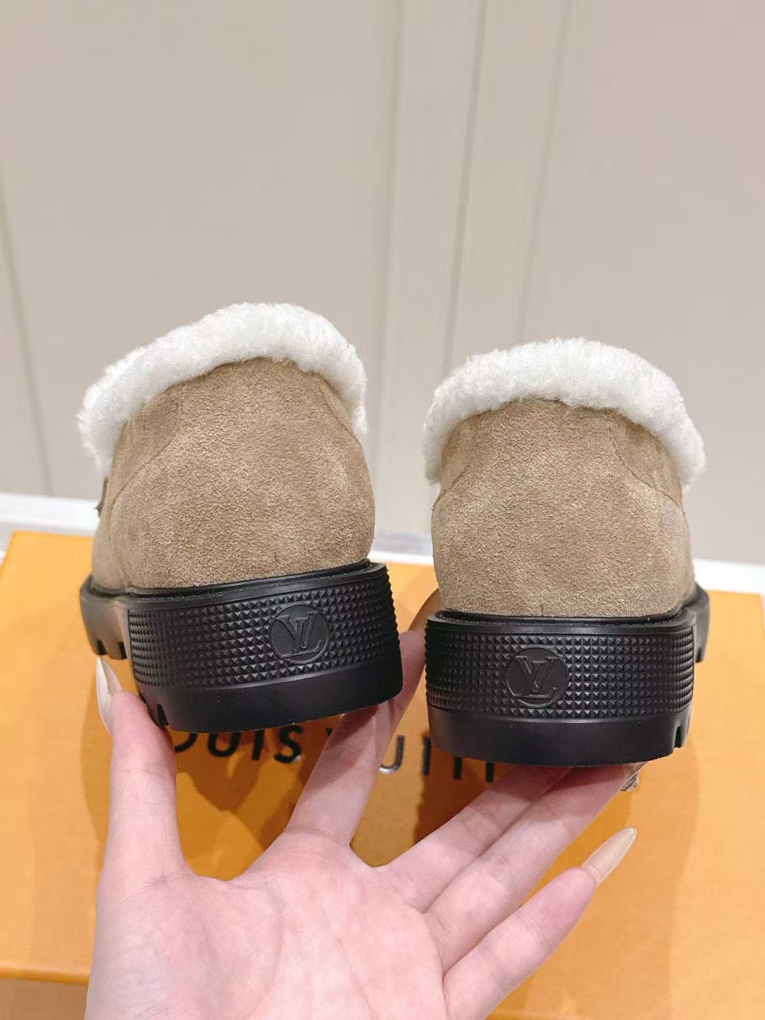 LVの高品質スエードウールプラットフォームシューズ【50％割引+送料無料】