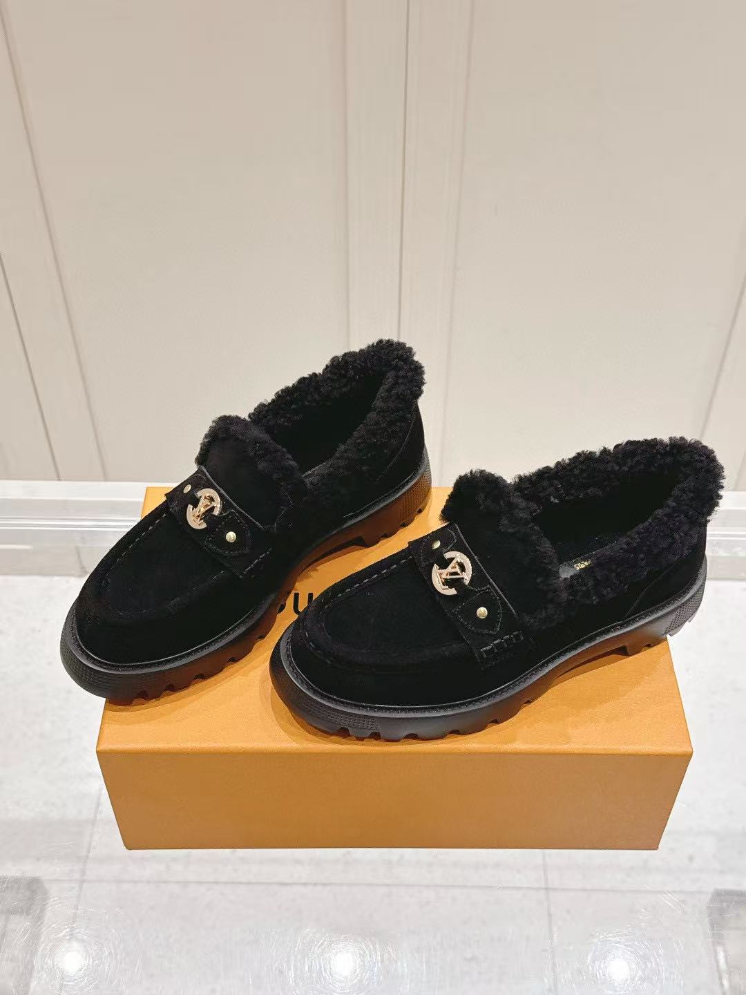 LVの高品質スエードウールプラットフォームシューズ【50％割引+送料無料】