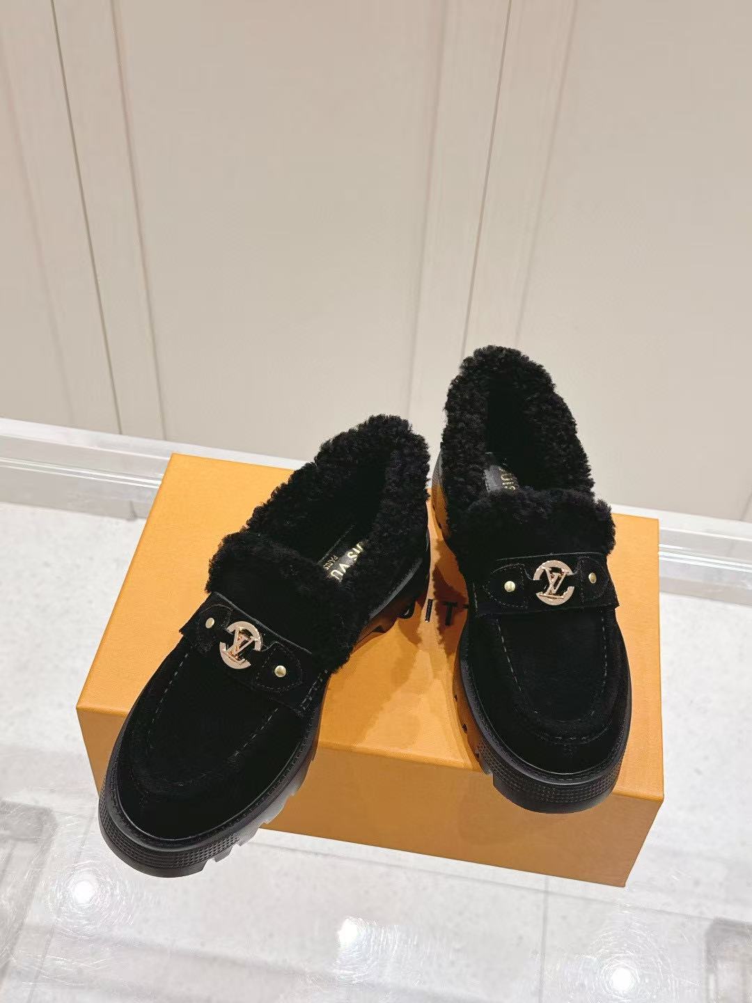 LVの高品質スエードウールプラットフォームシューズ【50％割引+送料無料】