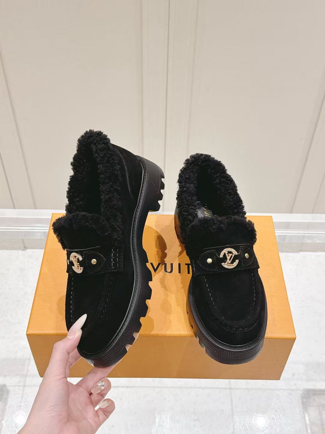 LVの高品質スエードウールプラットフォームシューズ【50％割引+送料無料】