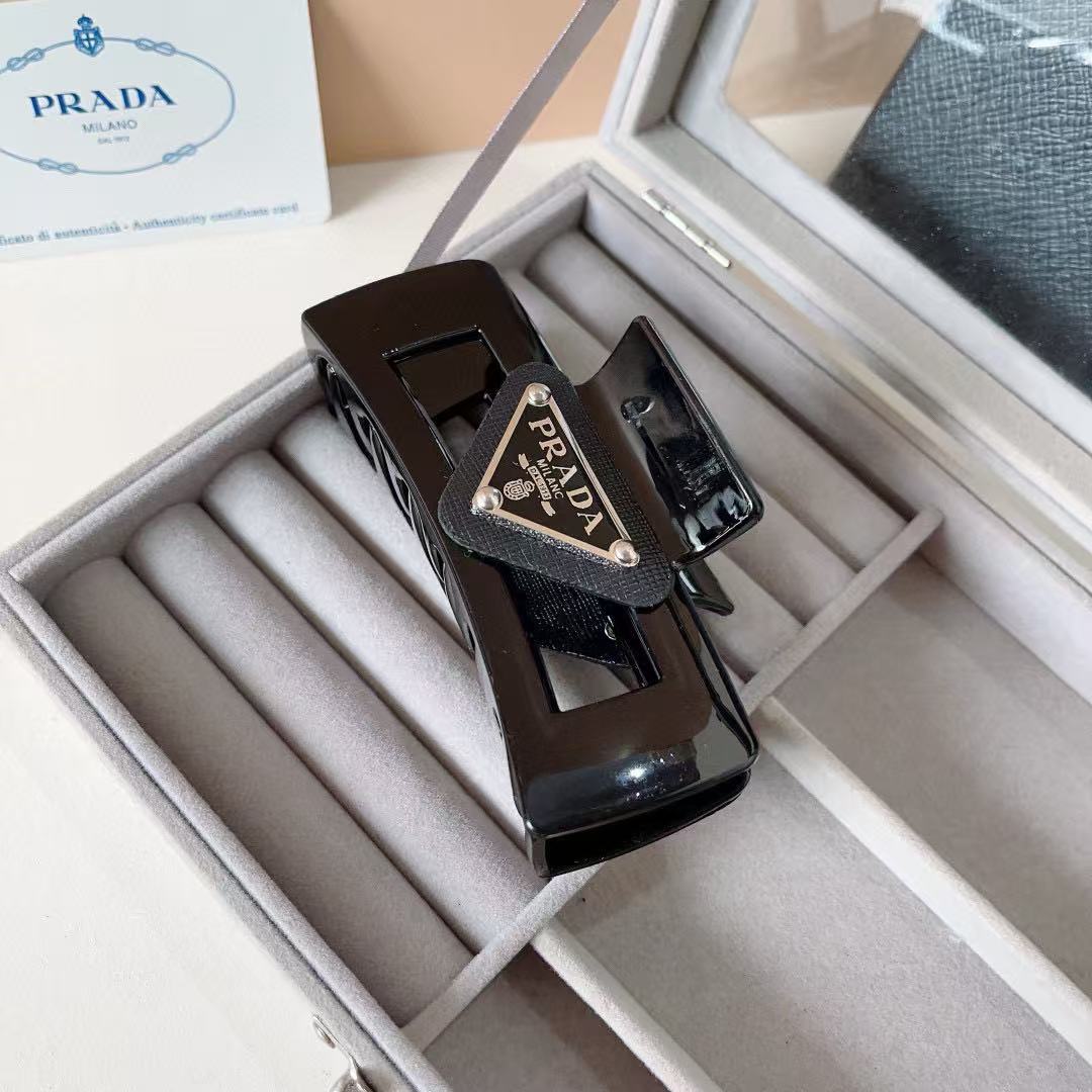 PR4DA トライアングルロゴ ヘアクリップ【50％割引+送料無料】