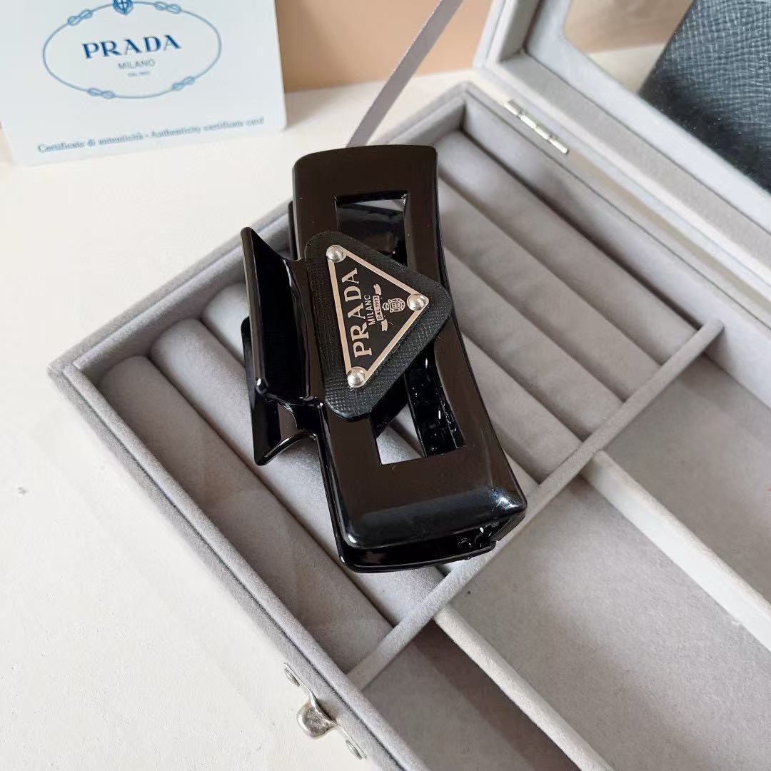 PR4DA トライアングルロゴ ヘアクリップ【50％割引+送料無料】