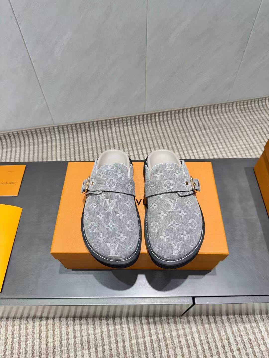 LVの高品質プリントスリッパ【50％割引+送料無料】