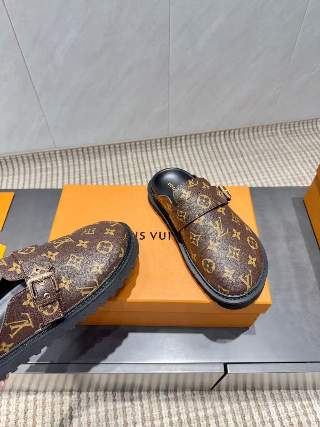 LVの高品質プリントスリッパ【50％割引+送料無料】