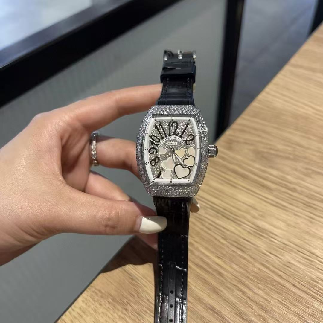 Frank Mul1erバレル型のダイヤモンドがちりばめられたレディース腕時計【50％割引+送料無料】