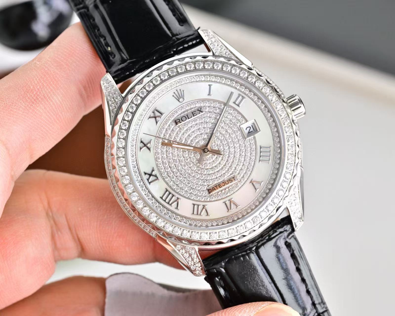 【RO1EX】高品質ダイヤモンドスタッズレザーストラップメンズウォッチ【50％割引+送料無料】