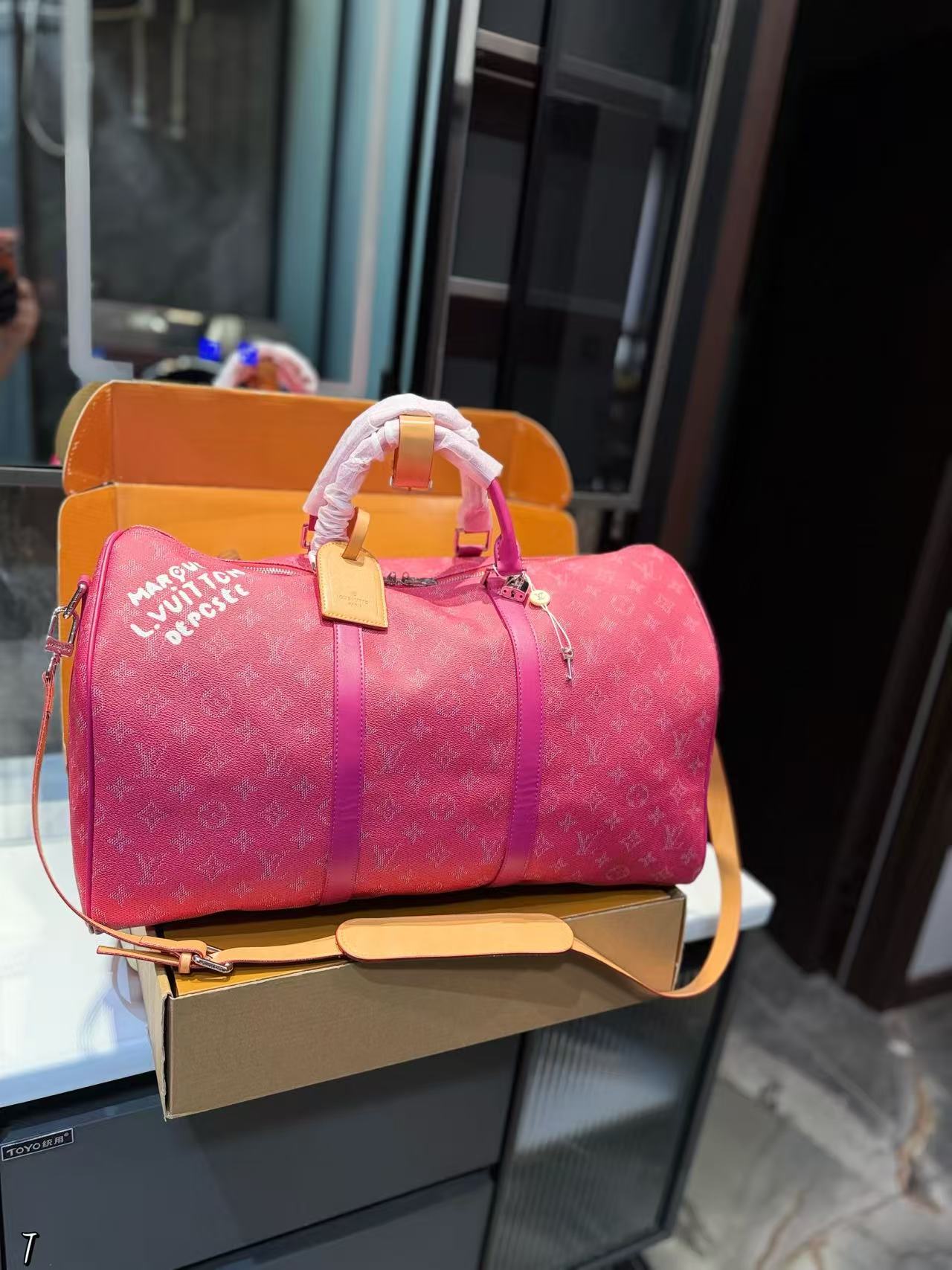 LVプリントトラベルバッグ【50％割引+送料無料】