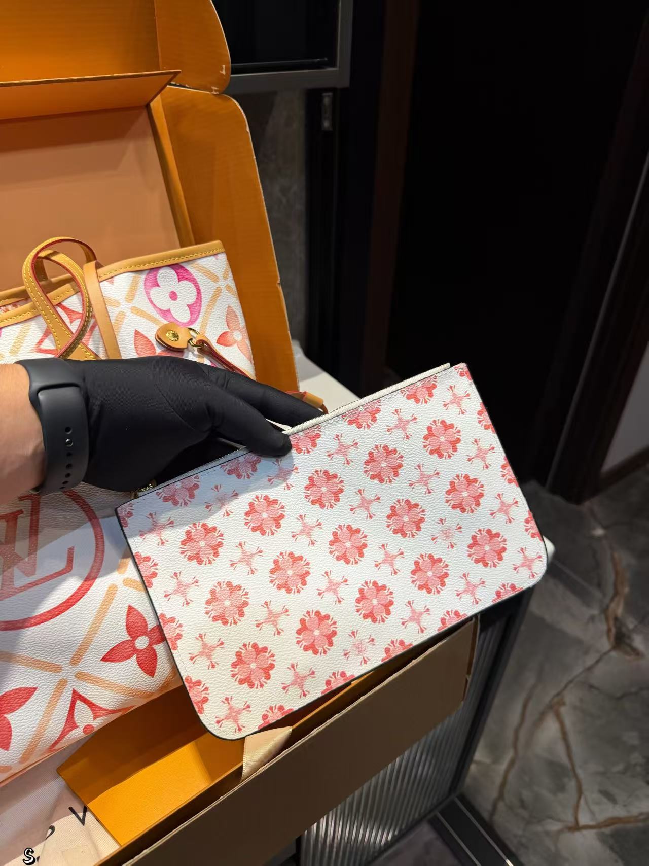 LV四つ葉のクローバープリントショッピングバッグ【50％割引+送料無料】