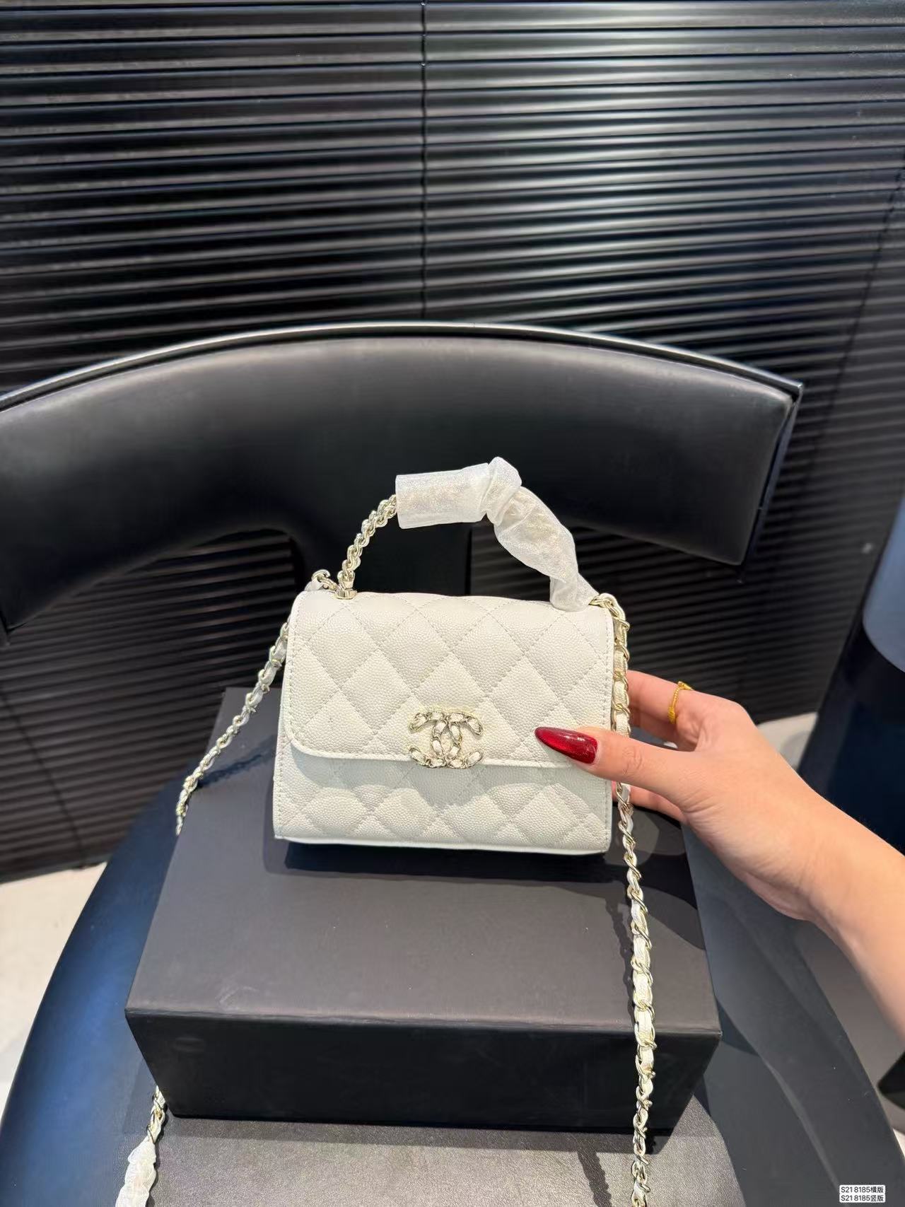 CHANE1 チェーンハンドバッグ【50％割引+送料無料】