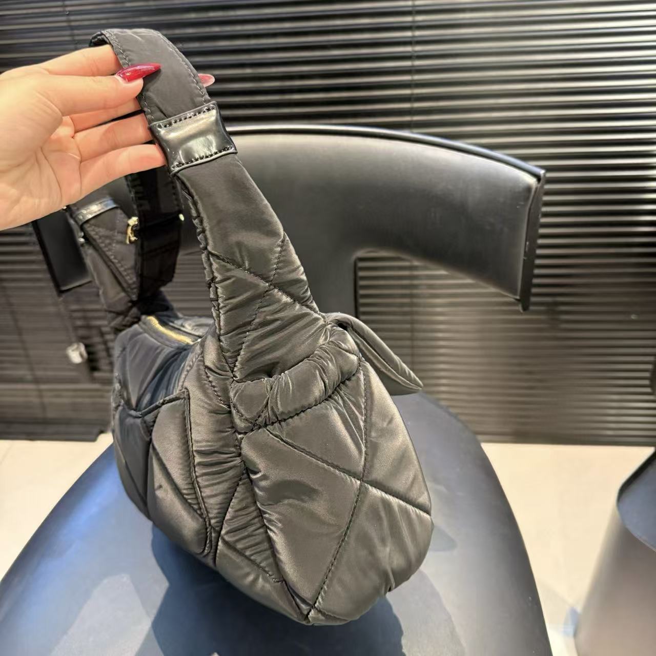 CHANE1 ベルベットレザー ショルダー/クロスボディバッグ【50％割引+送料無料】